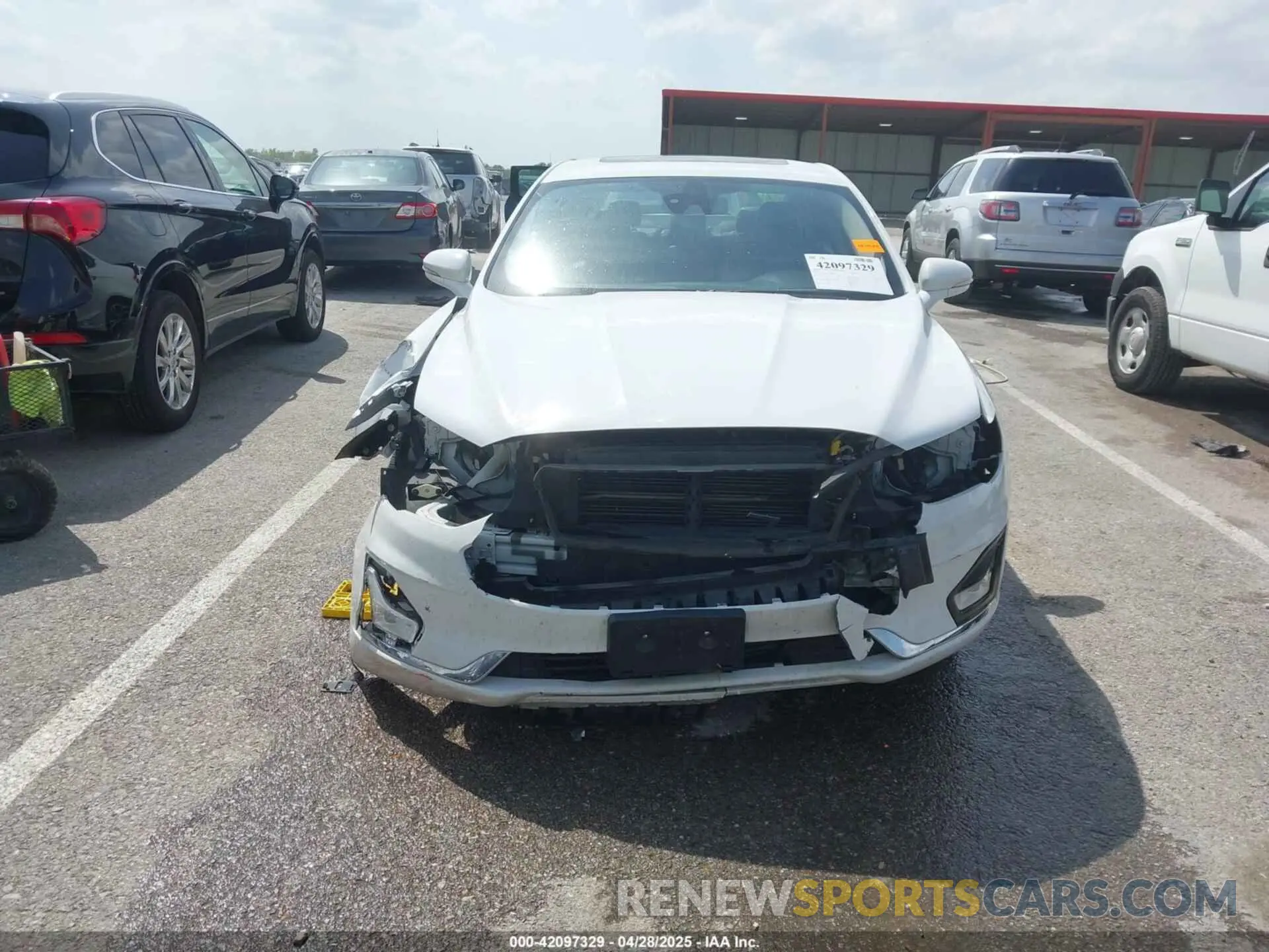13 Photograph of a damaged car 3FA6P0D99LR192821 FORD FUSION 2020