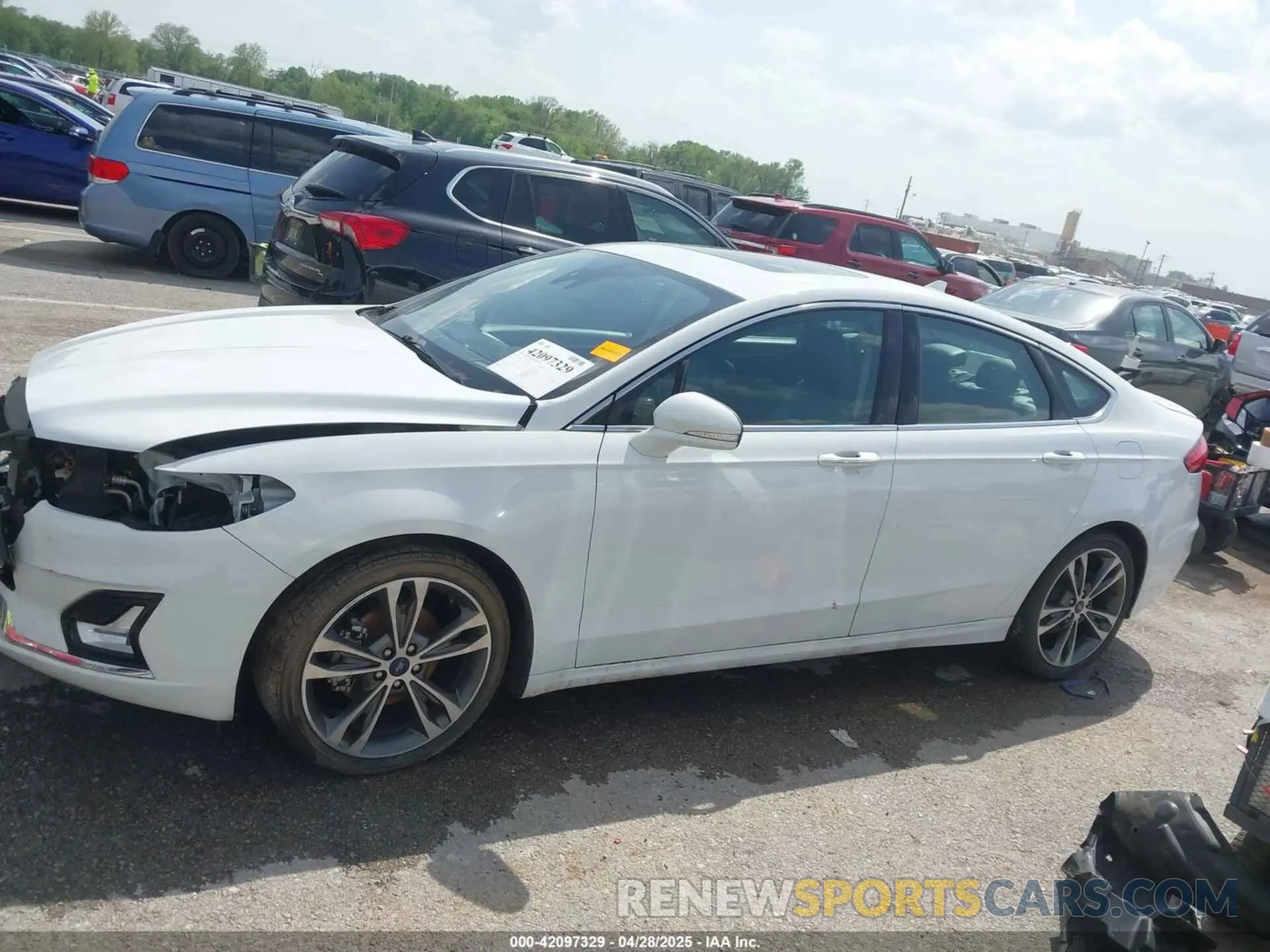 15 Photograph of a damaged car 3FA6P0D99LR192821 FORD FUSION 2020