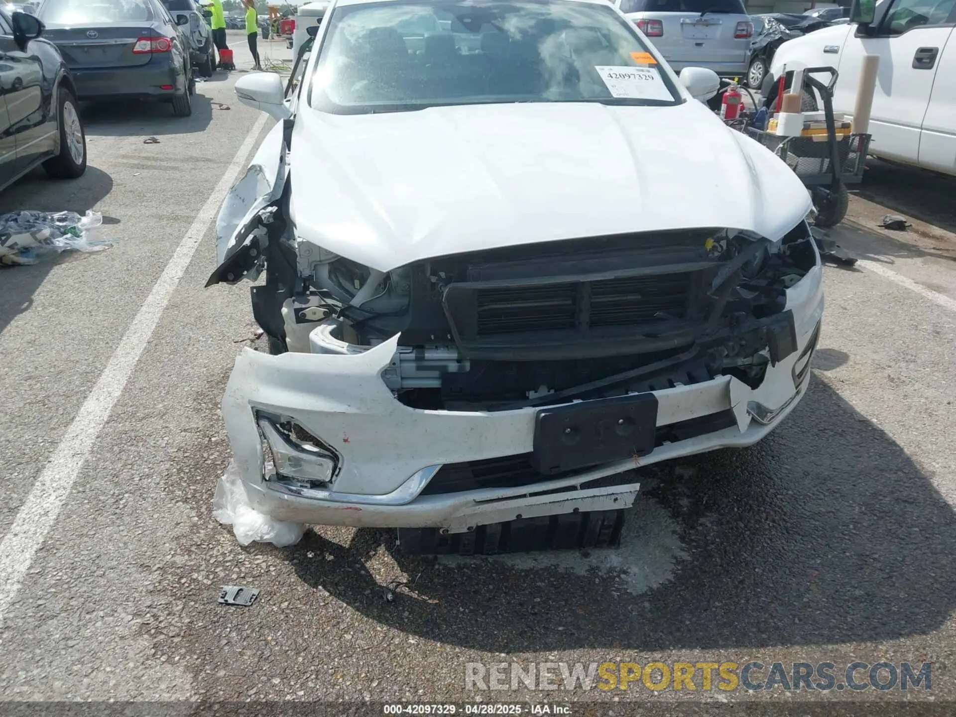 6 Photograph of a damaged car 3FA6P0D99LR192821 FORD FUSION 2020