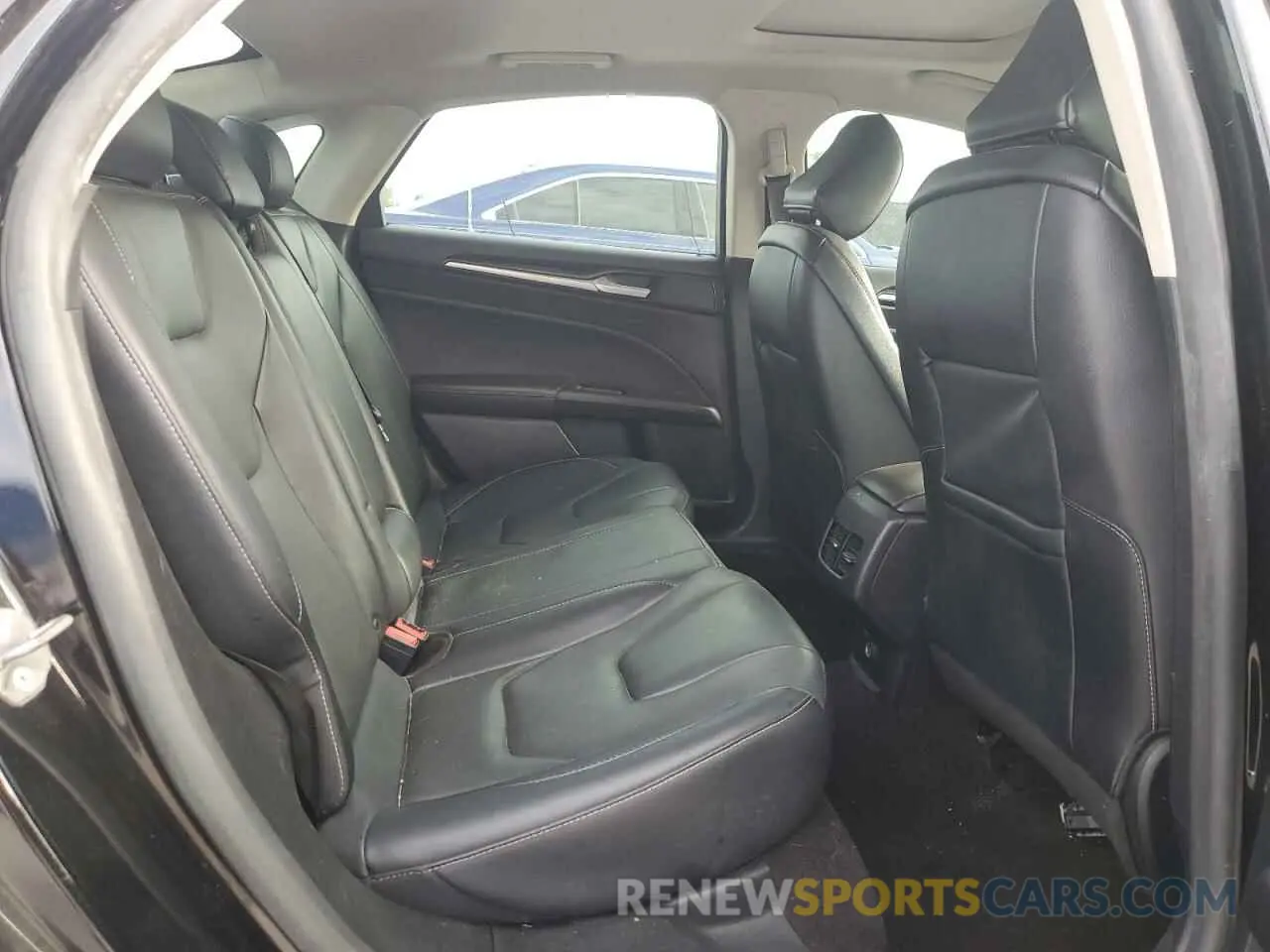 10 Photograph of a damaged car 3FA6P0D9XLR175848 FORD FUSION 2020