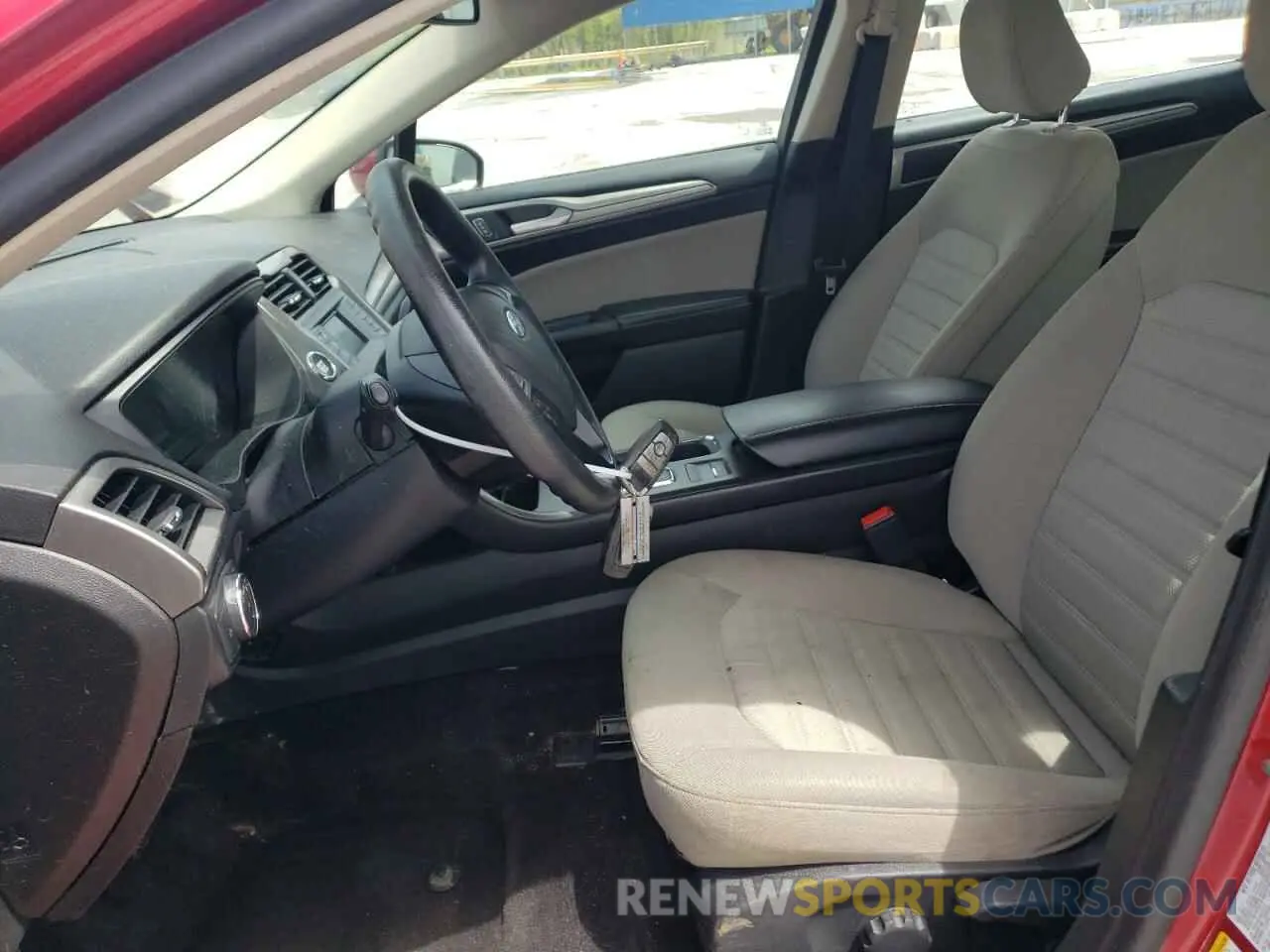 7 Photograph of a damaged car 3FA6P0G70LR126572 FORD FUSION 2020