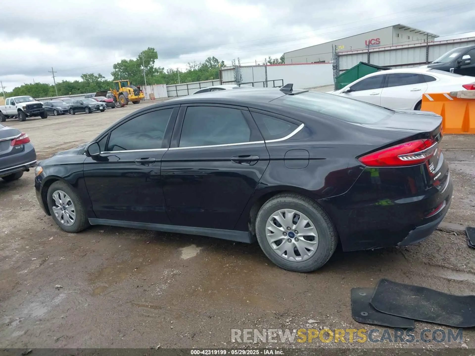 14 Photograph of a damaged car 3FA6P0G70LR148412 FORD FUSION 2020