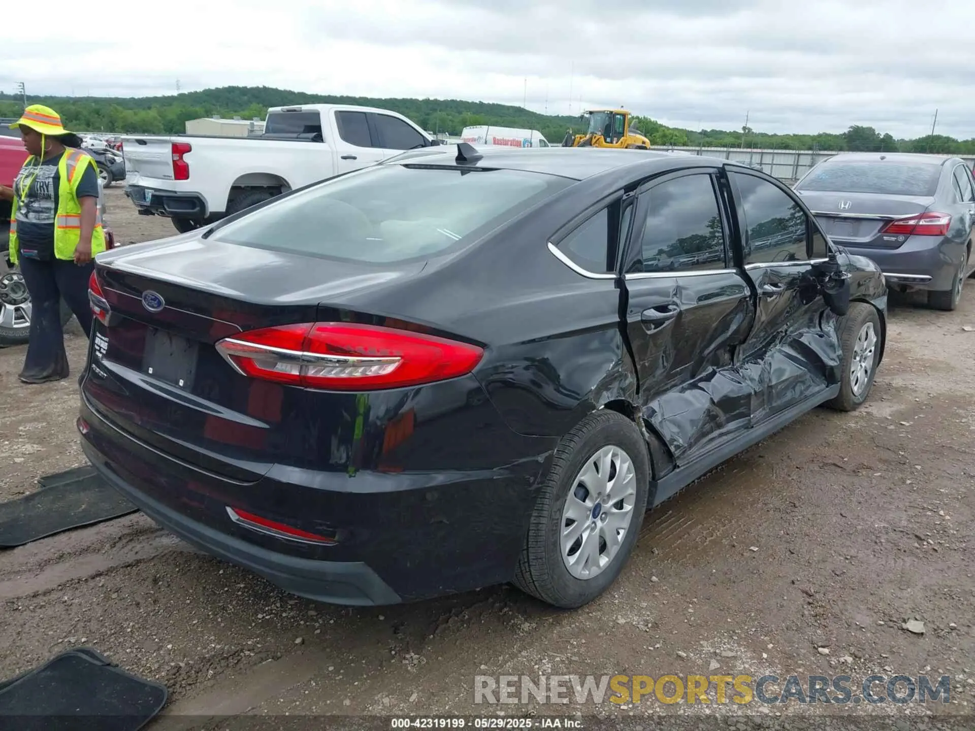 4 Photograph of a damaged car 3FA6P0G70LR148412 FORD FUSION 2020