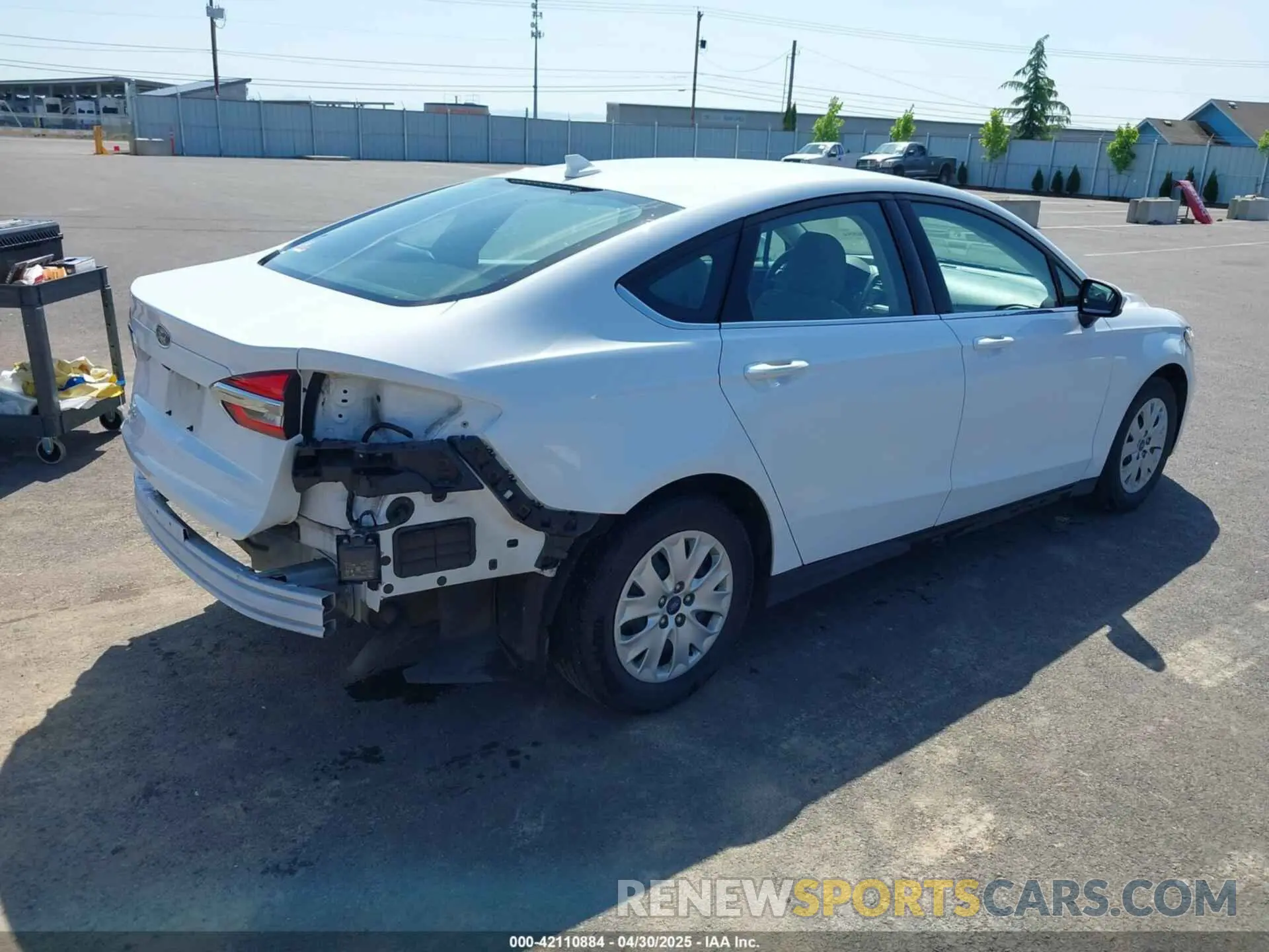 4 Photograph of a damaged car 3FA6P0G71LR265271 FORD FUSION 2020