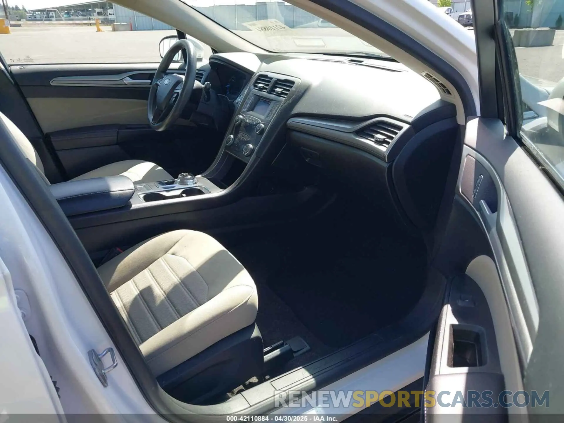 5 Photograph of a damaged car 3FA6P0G71LR265271 FORD FUSION 2020