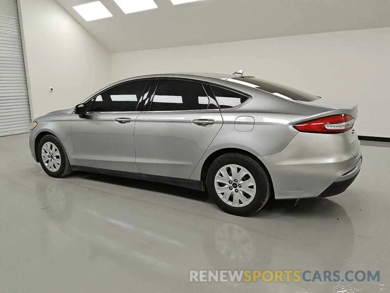 2 Photograph of a damaged car 3FA6P0G72LR111247 FORD FUSION 2020