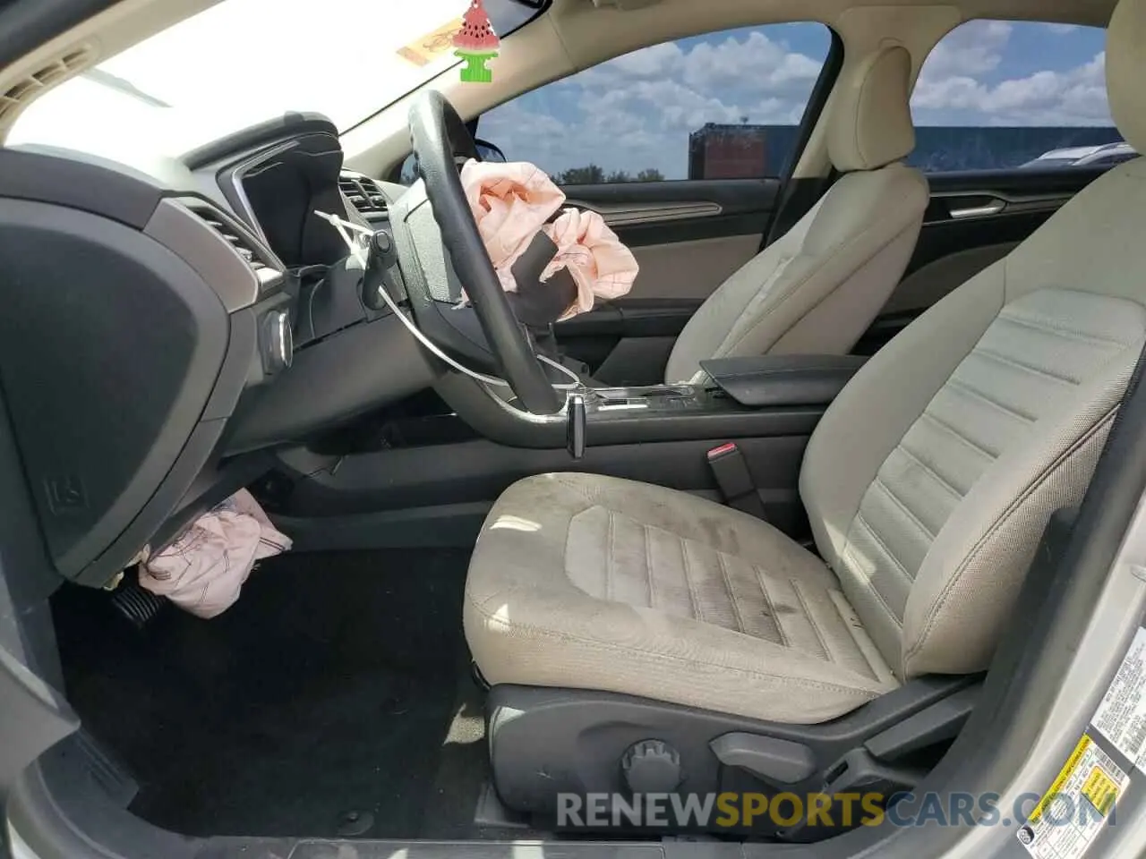 7 Photograph of a damaged car 3FA6P0G73LR104498 FORD FUSION 2020