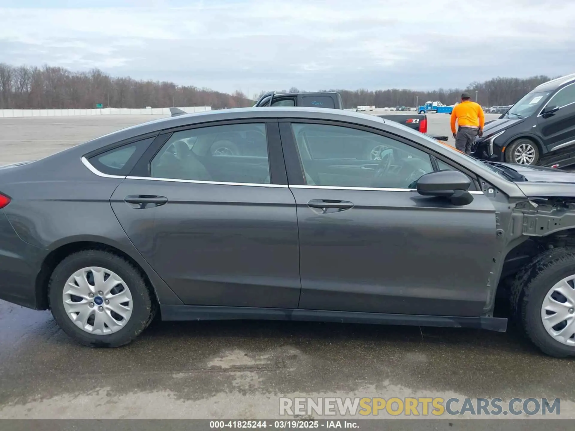 14 Photograph of a damaged car 3FA6P0G73LR225323 FORD FUSION 2020