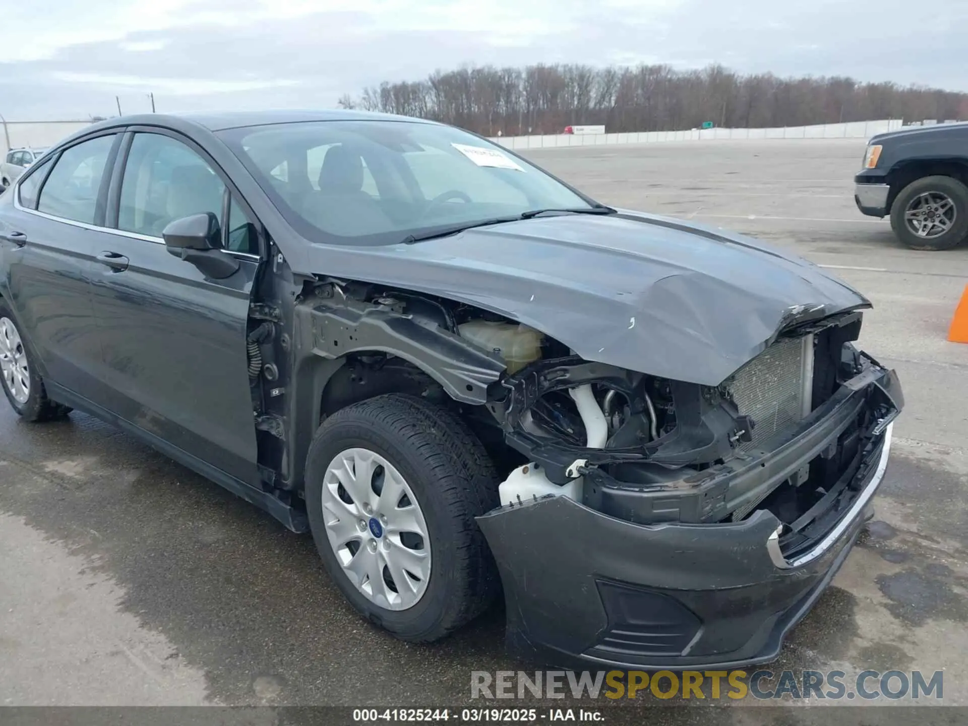 6 Photograph of a damaged car 3FA6P0G73LR225323 FORD FUSION 2020