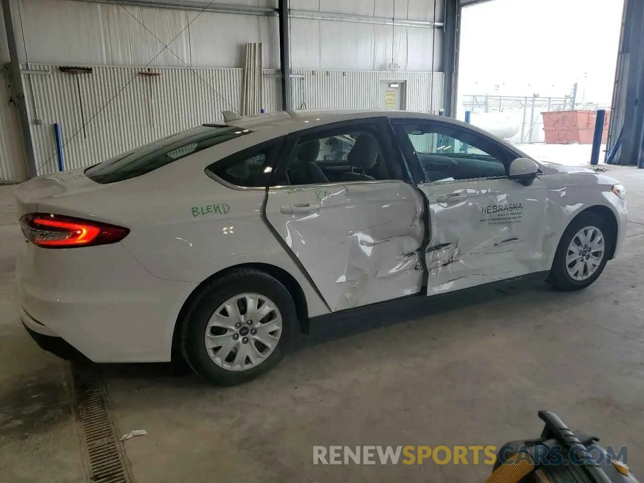 3 Photograph of a damaged car 3FA6P0G74LR264535 FORD FUSION 2020