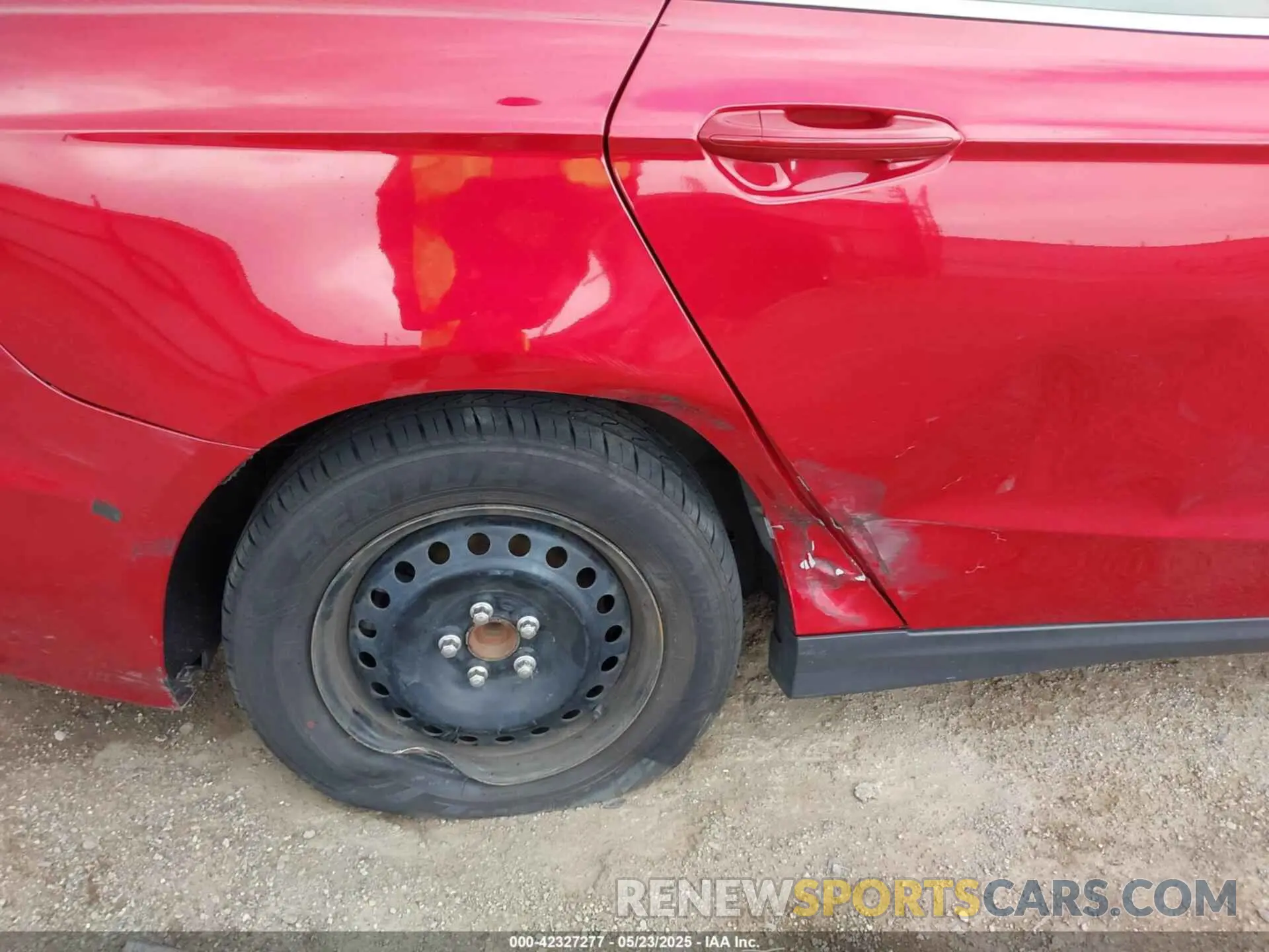 12 Photograph of a damaged car 3FA6P0G75LR111470 FORD FUSION 2020