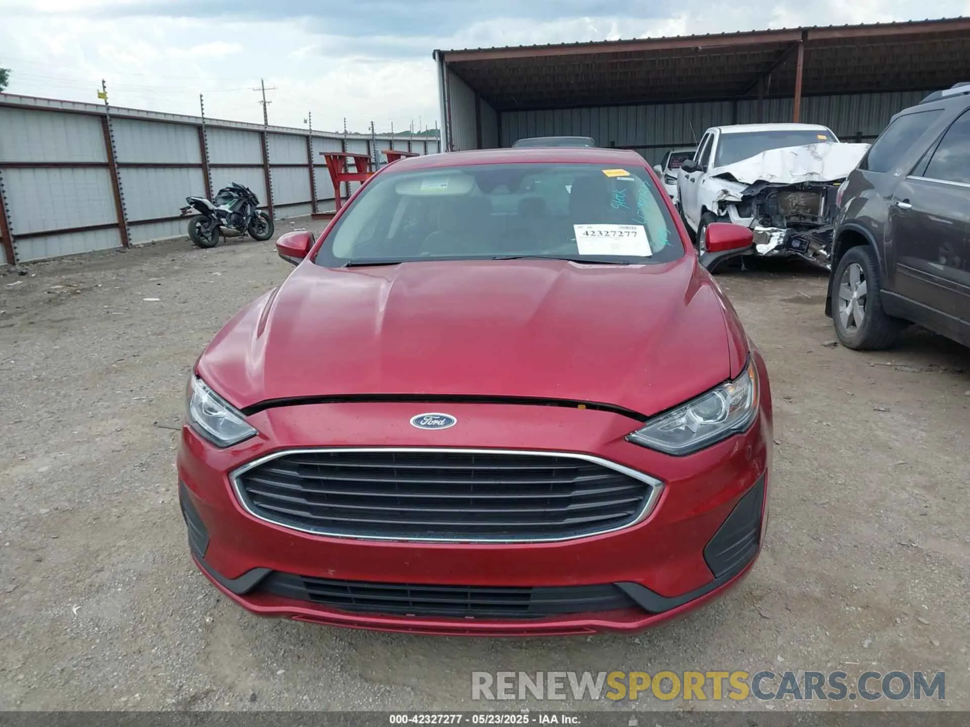 13 Photograph of a damaged car 3FA6P0G75LR111470 FORD FUSION 2020