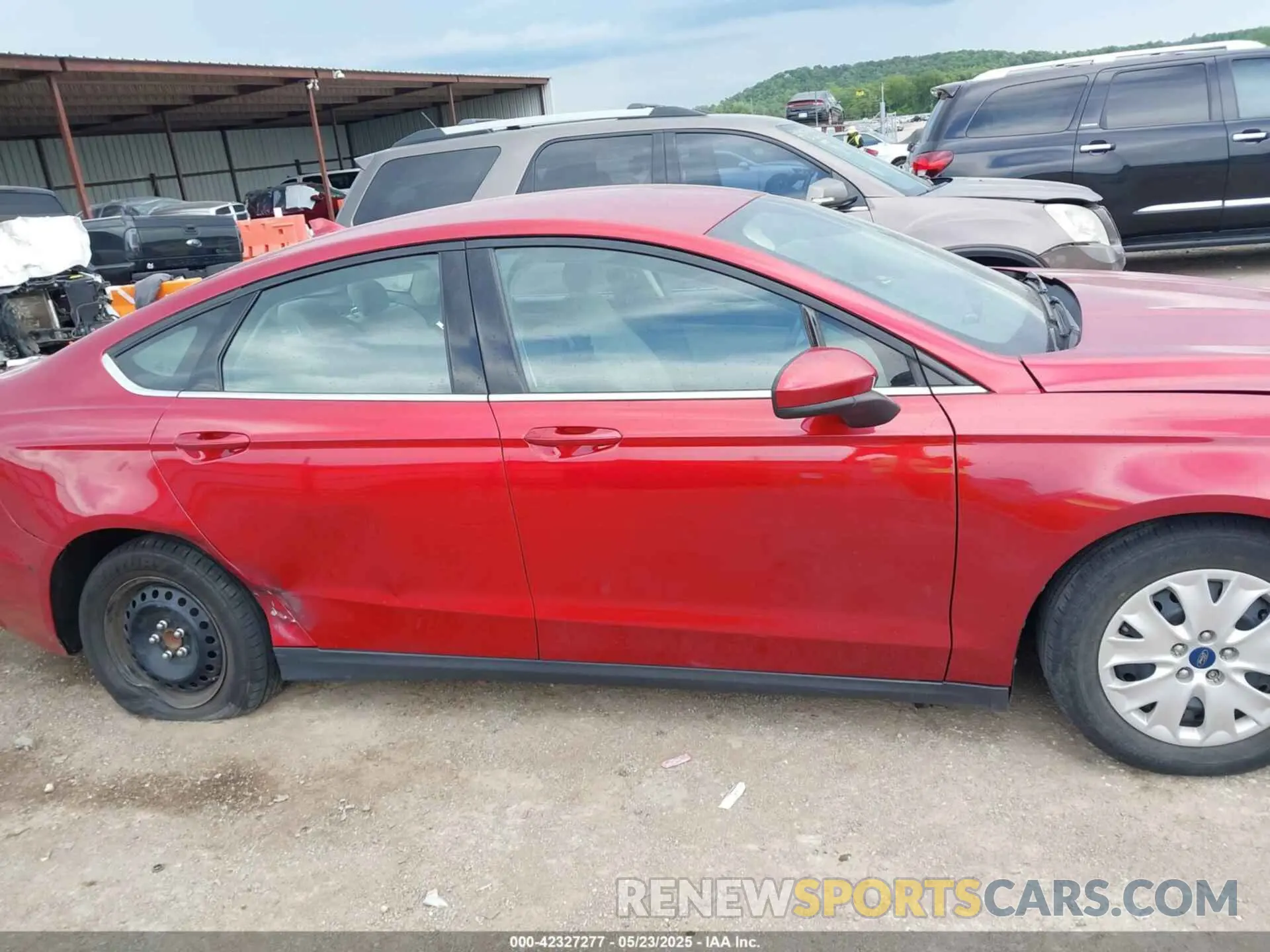 14 Photograph of a damaged car 3FA6P0G75LR111470 FORD FUSION 2020
