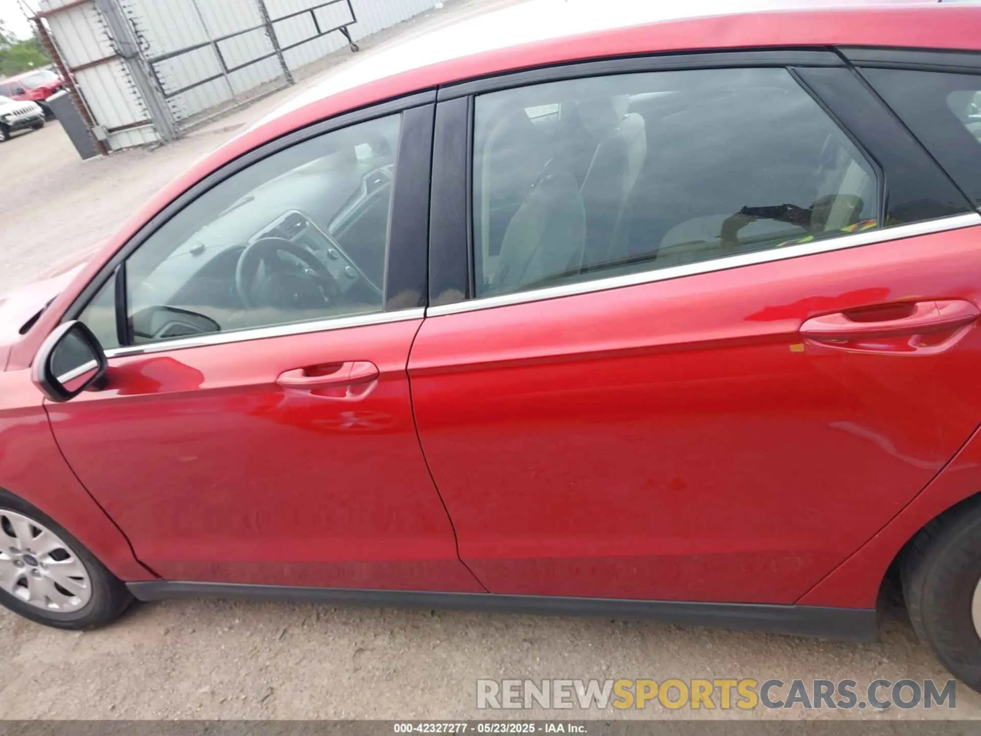 15 Photograph of a damaged car 3FA6P0G75LR111470 FORD FUSION 2020