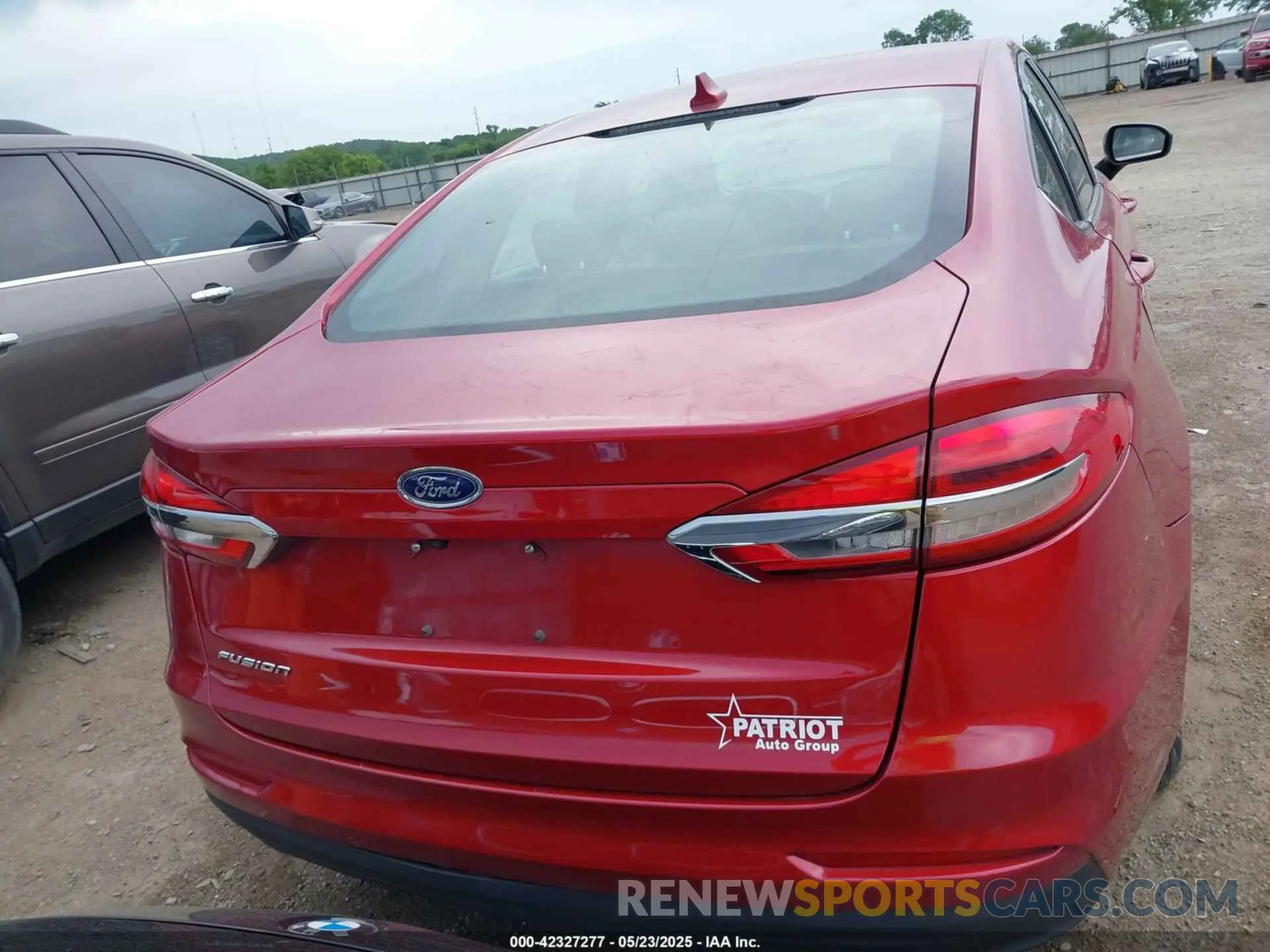 17 Photograph of a damaged car 3FA6P0G75LR111470 FORD FUSION 2020