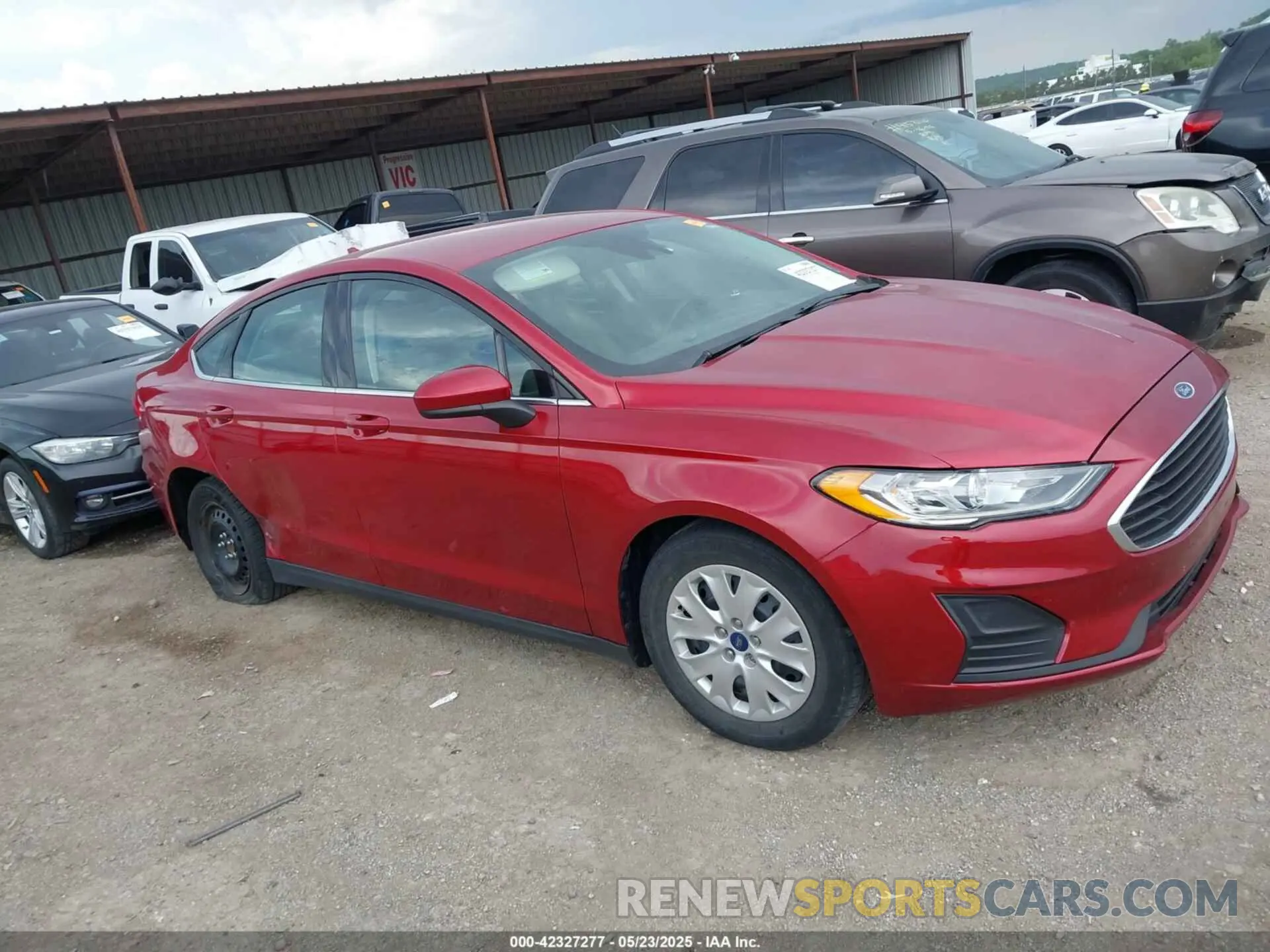 19 Photograph of a damaged car 3FA6P0G75LR111470 FORD FUSION 2020