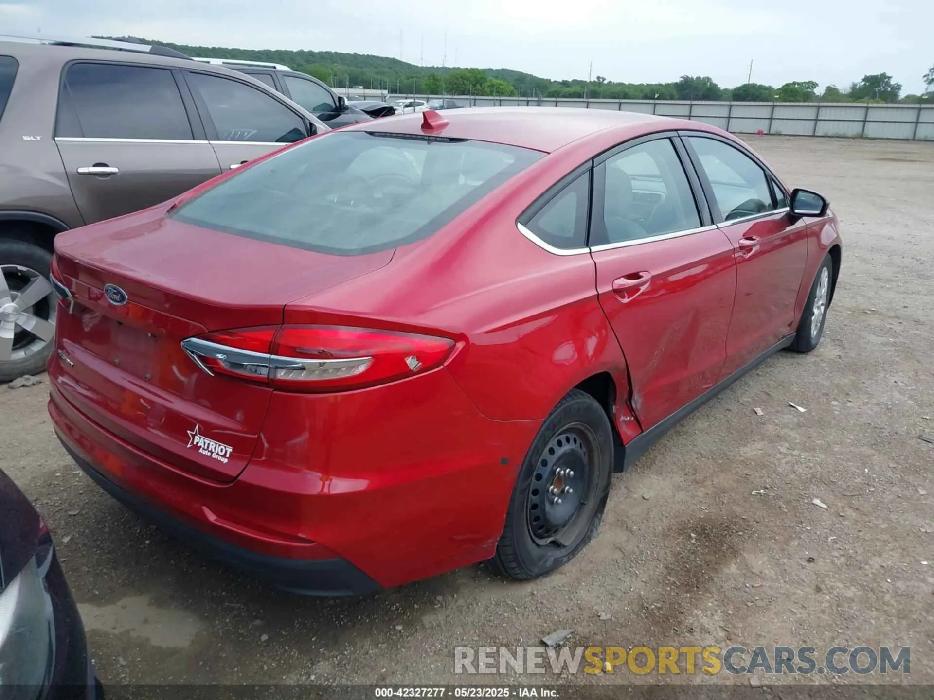 4 Photograph of a damaged car 3FA6P0G75LR111470 FORD FUSION 2020