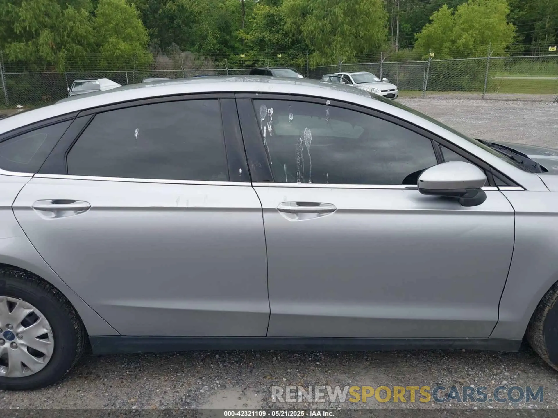 13 Photograph of a damaged car 3FA6P0G75LR160944 FORD FUSION 2020
