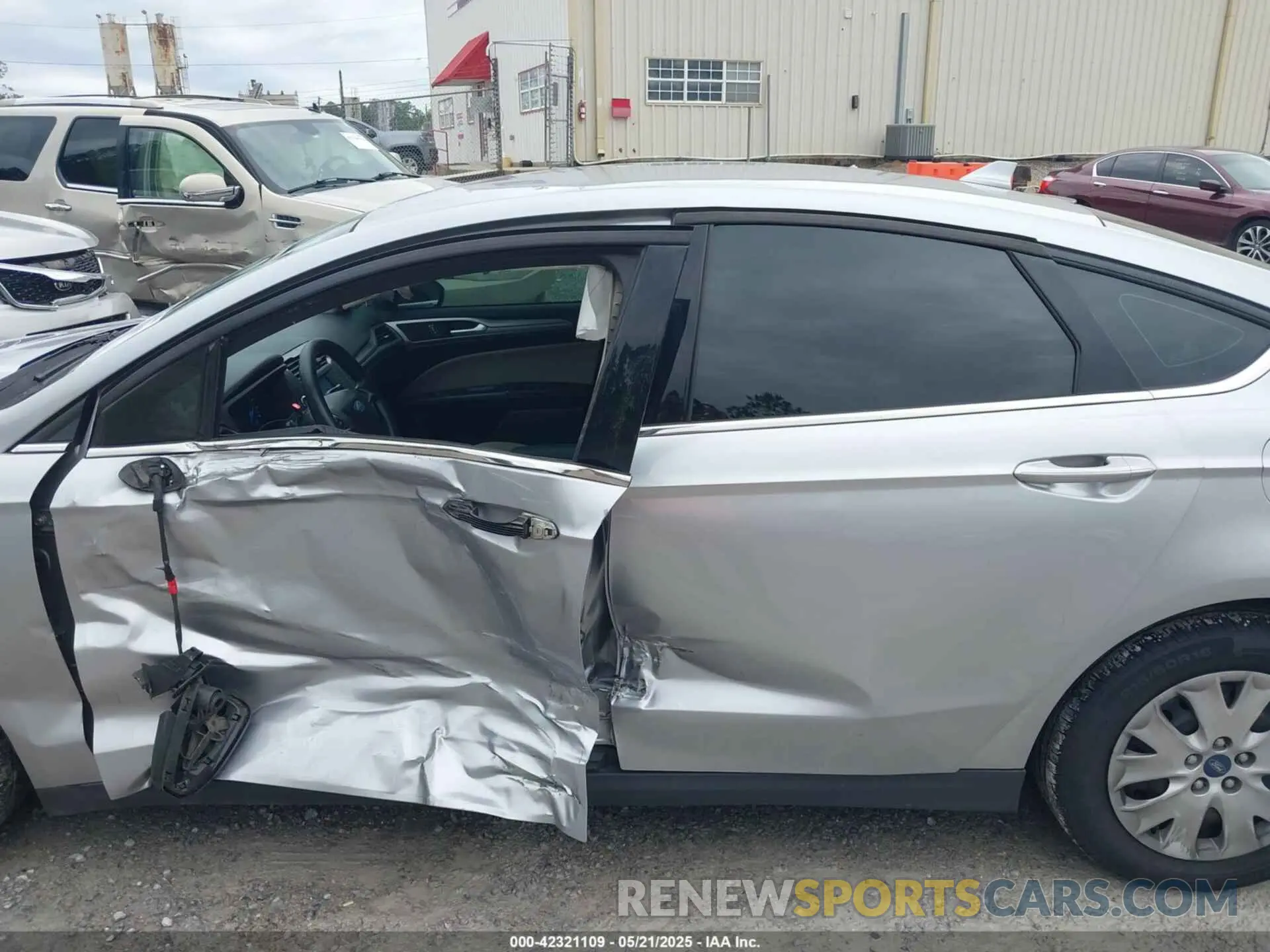 14 Photograph of a damaged car 3FA6P0G75LR160944 FORD FUSION 2020