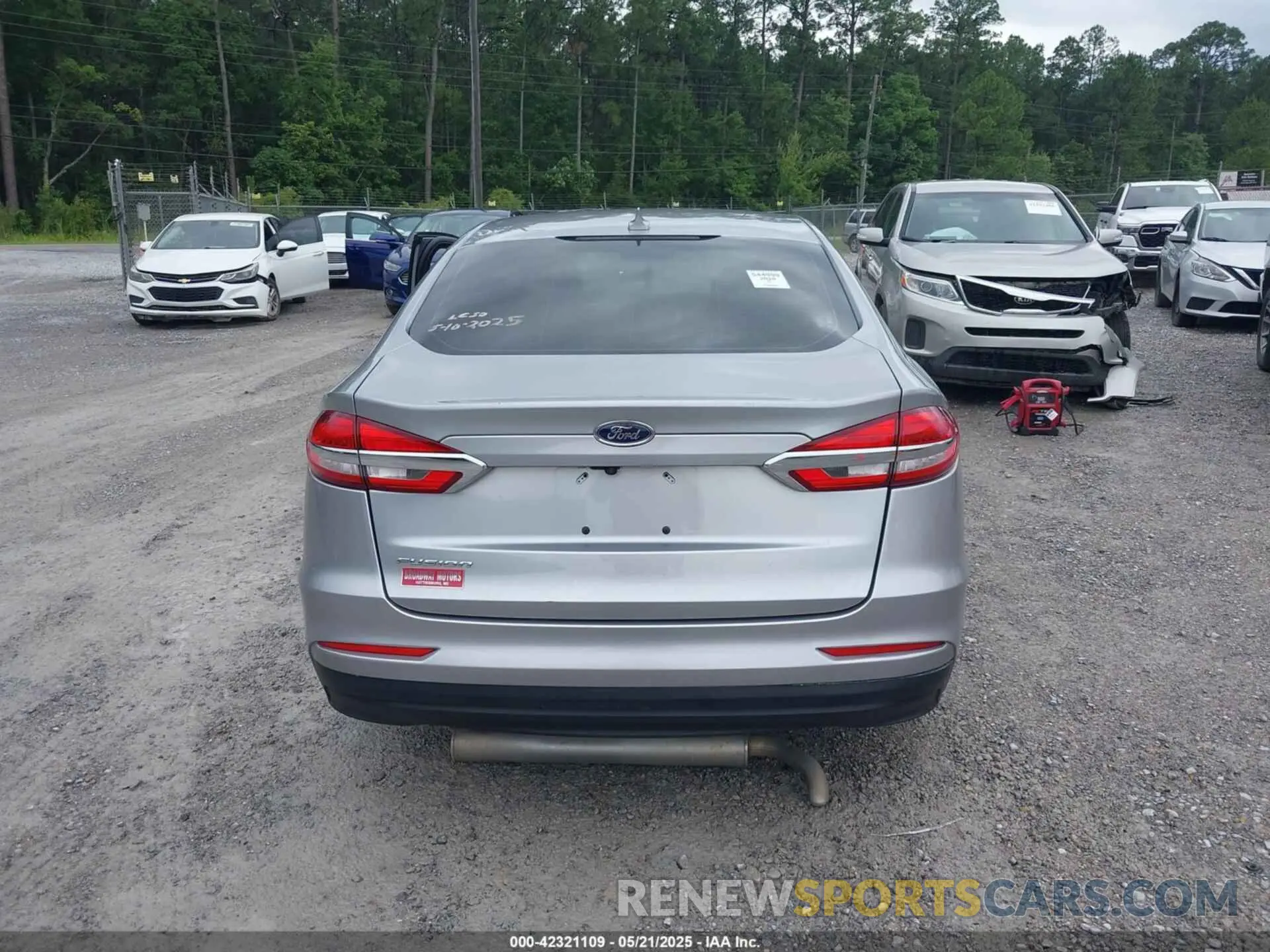 16 Photograph of a damaged car 3FA6P0G75LR160944 FORD FUSION 2020