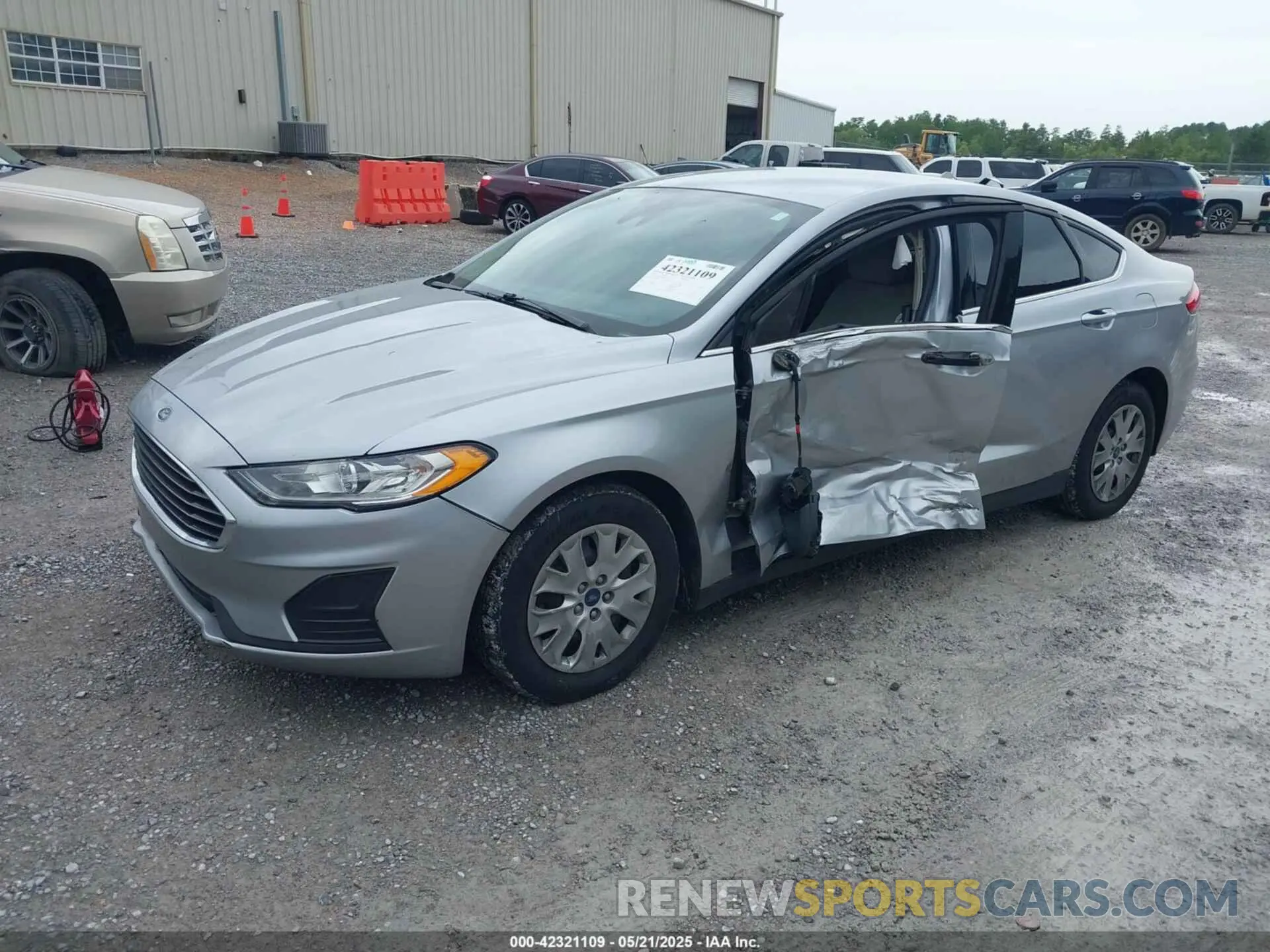 2 Photograph of a damaged car 3FA6P0G75LR160944 FORD FUSION 2020