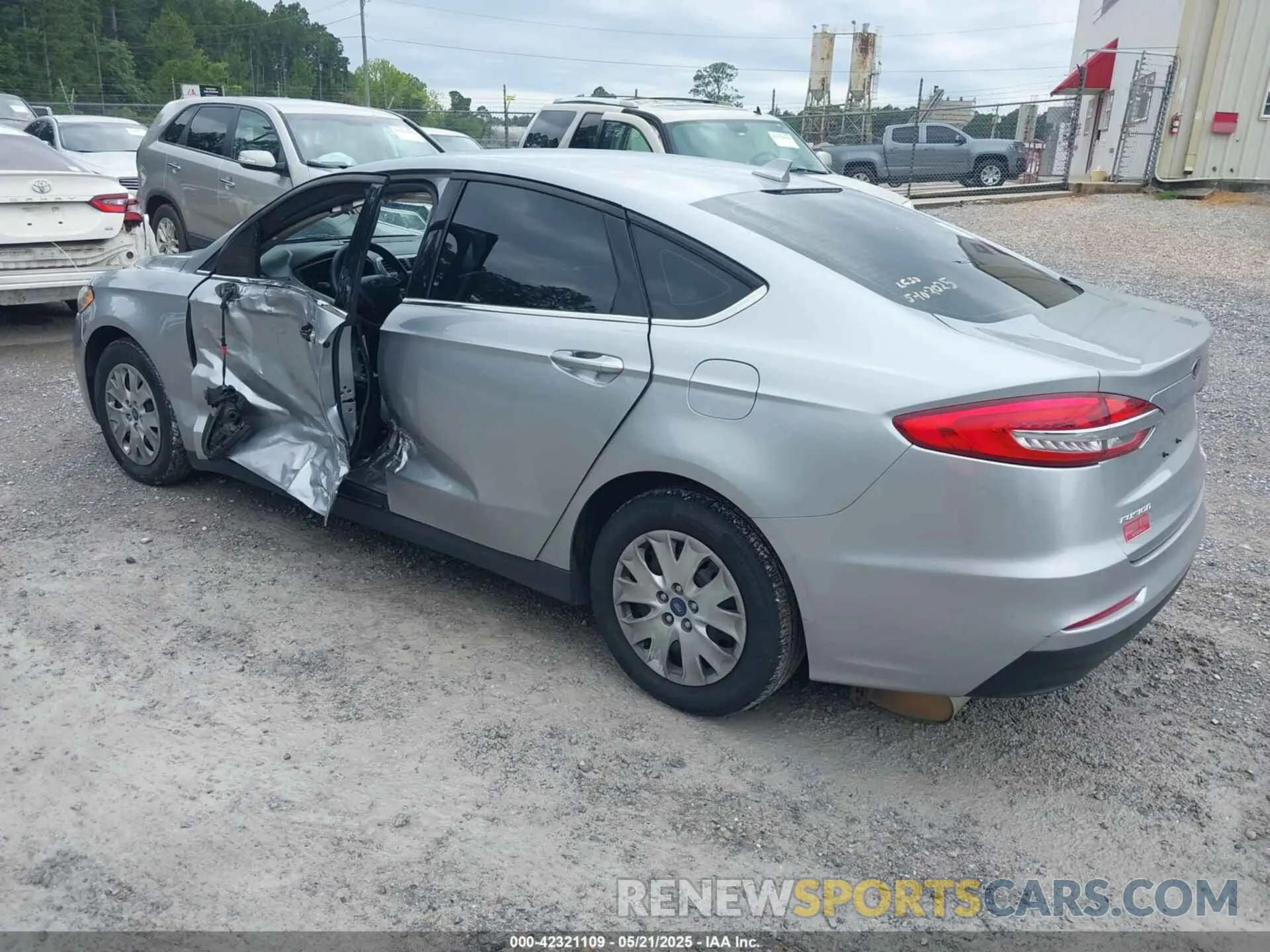 3 Photograph of a damaged car 3FA6P0G75LR160944 FORD FUSION 2020