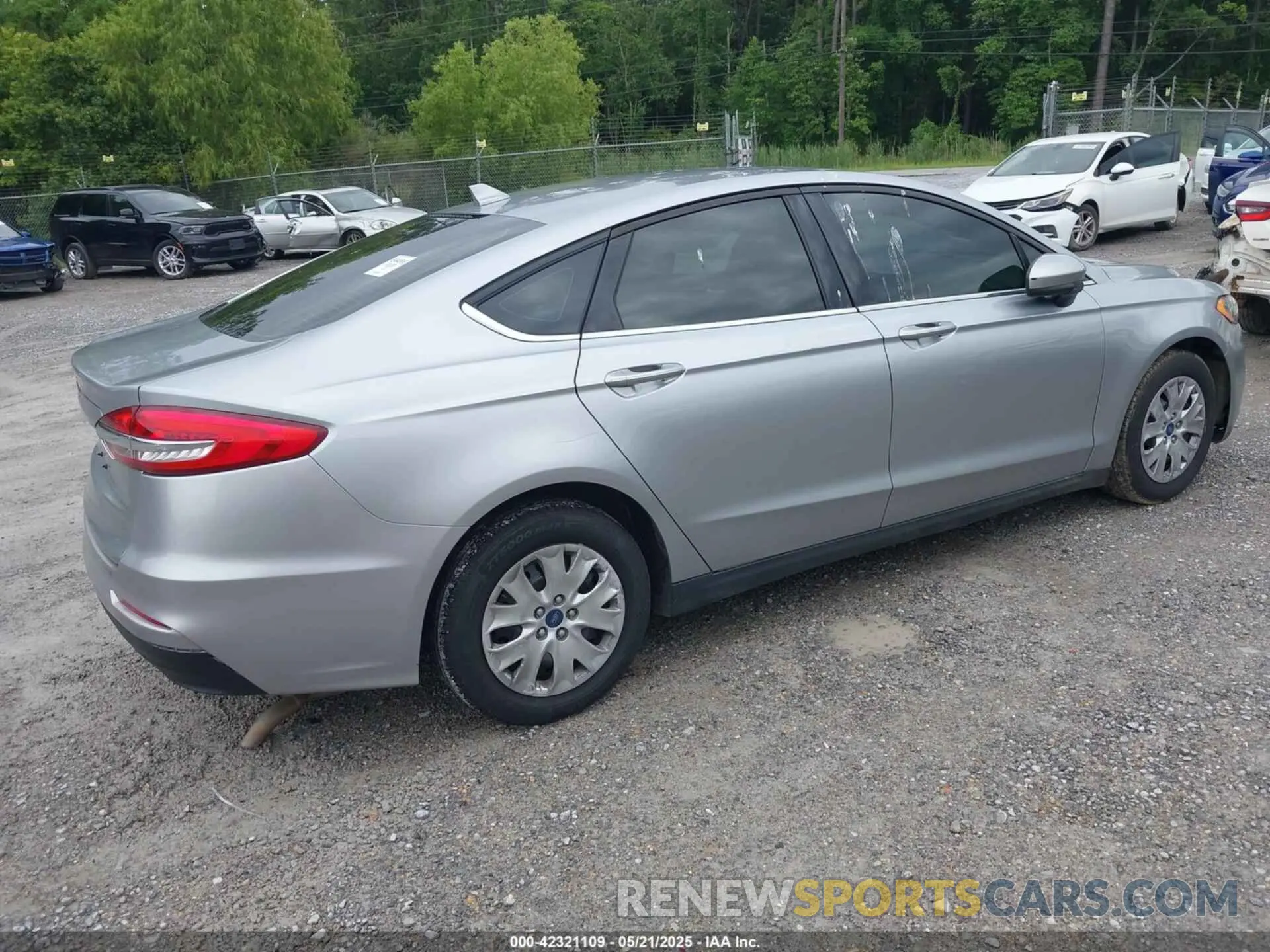 4 Photograph of a damaged car 3FA6P0G75LR160944 FORD FUSION 2020
