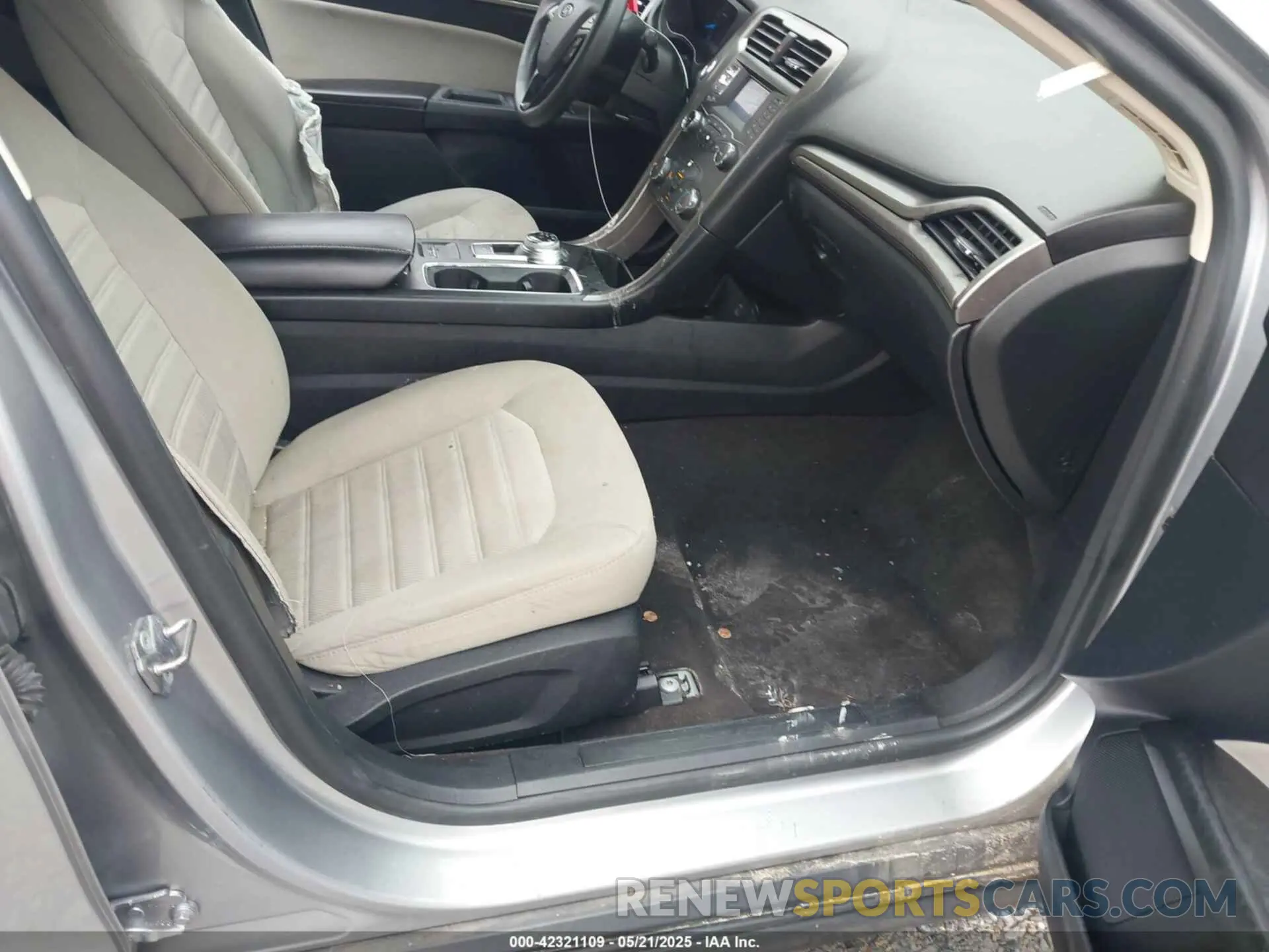 5 Photograph of a damaged car 3FA6P0G75LR160944 FORD FUSION 2020