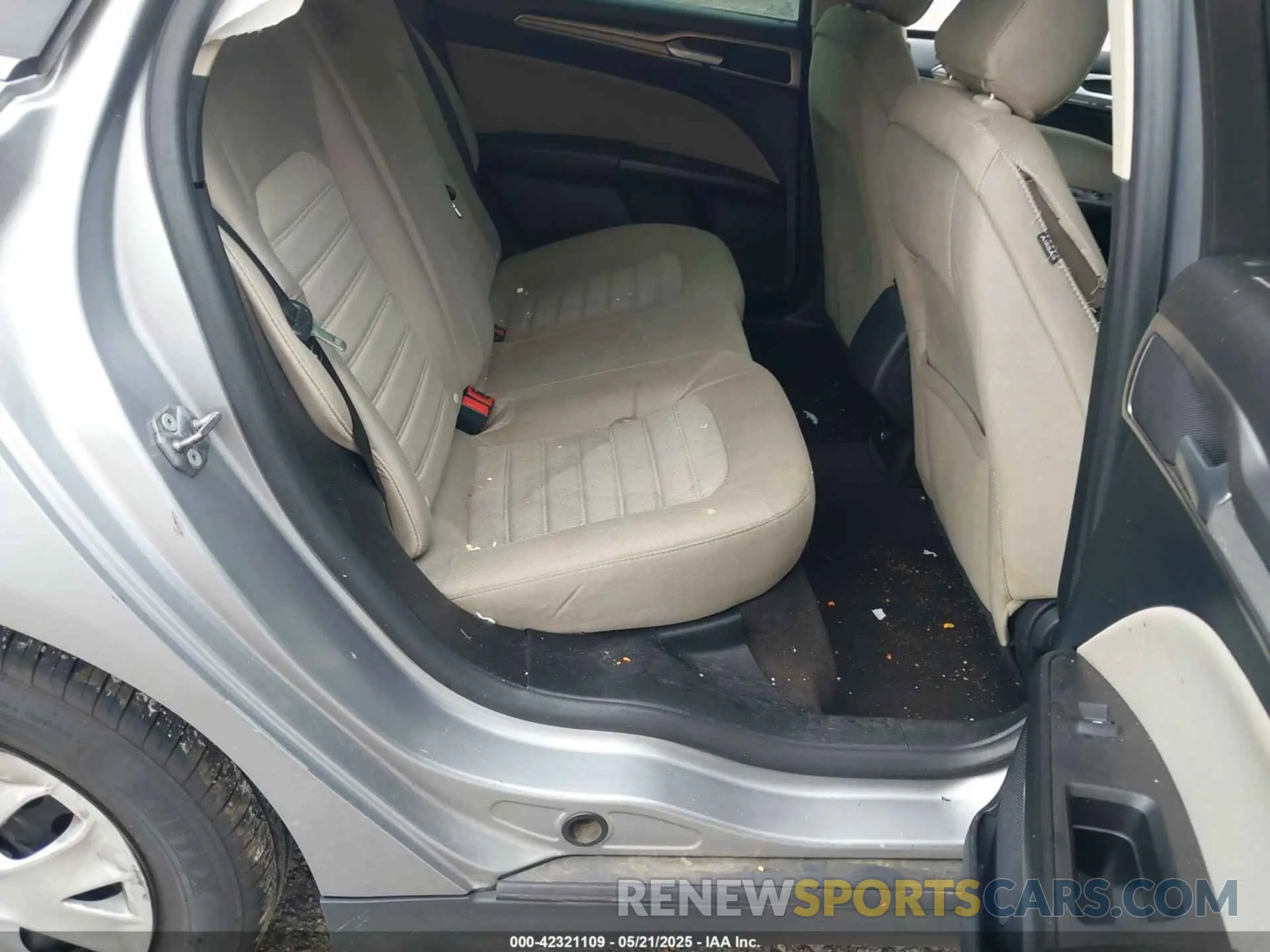 8 Photograph of a damaged car 3FA6P0G75LR160944 FORD FUSION 2020