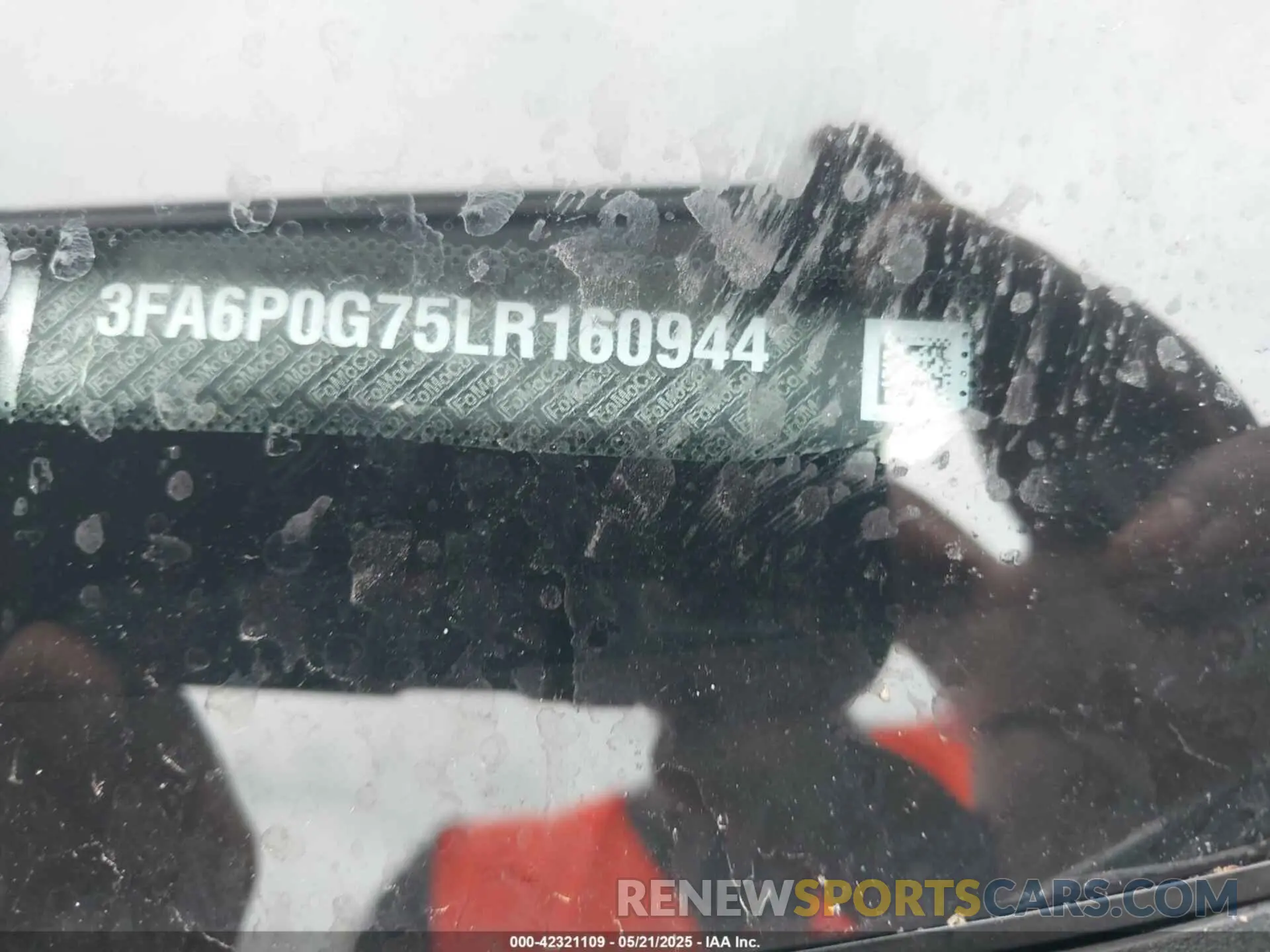 9 Photograph of a damaged car 3FA6P0G75LR160944 FORD FUSION 2020