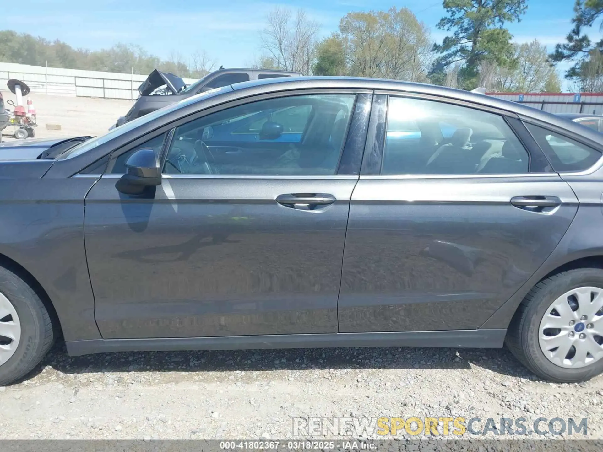 15 Photograph of a damaged car 3FA6P0G75LR260266 FORD FUSION 2020