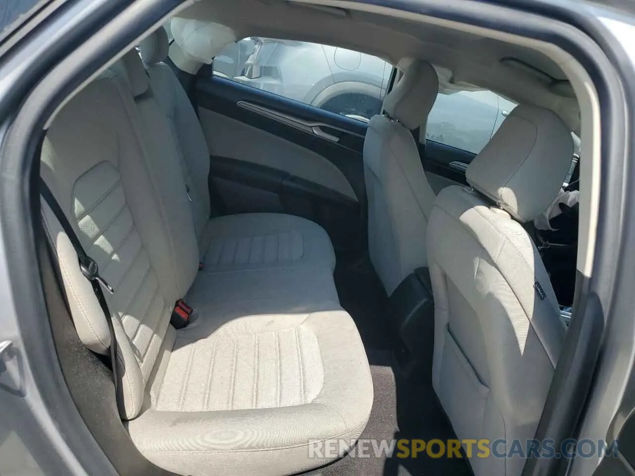 10 Photograph of a damaged car 3FA6P0G75LR265774 FORD FUSION 2020