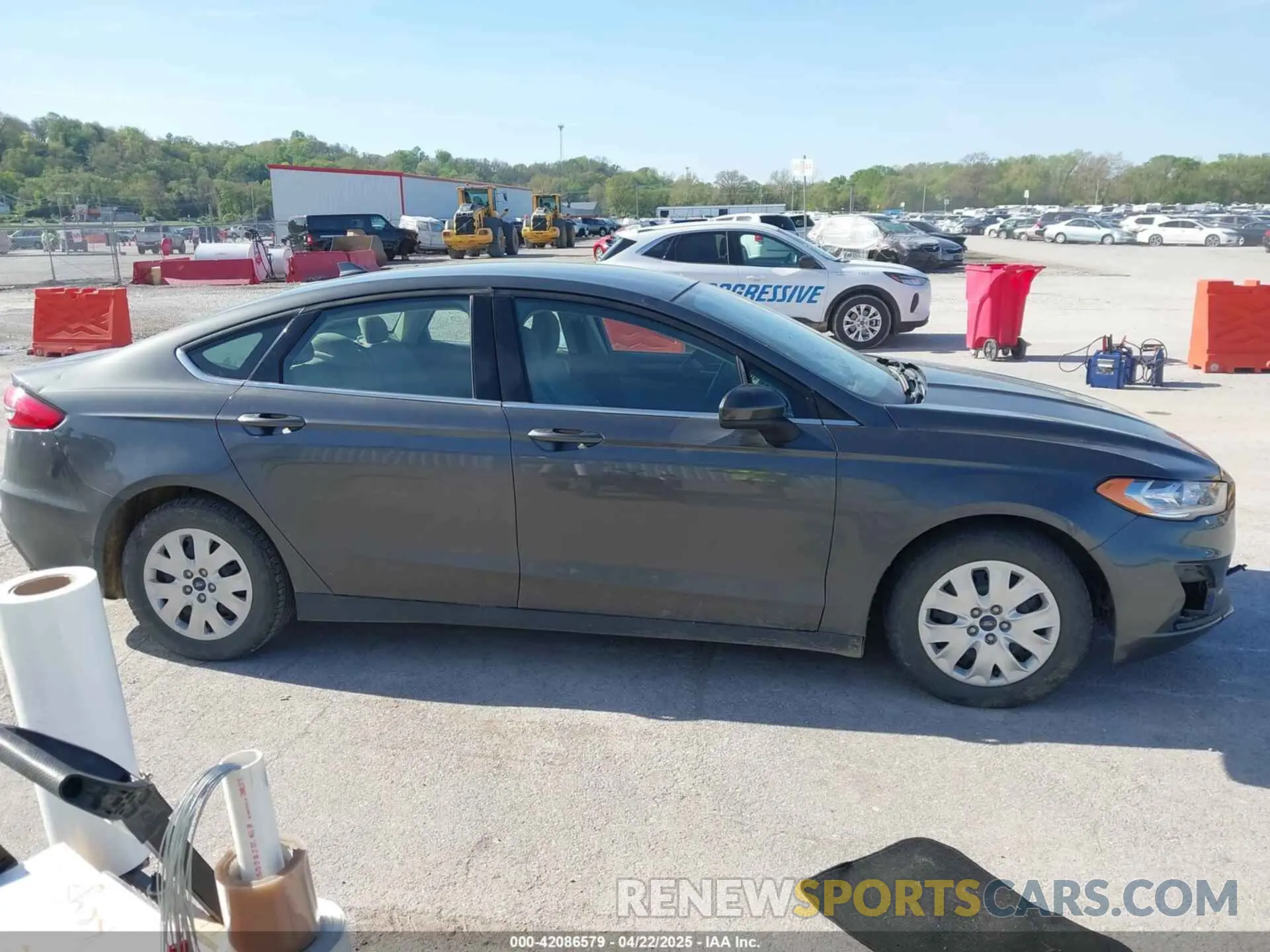 13 Photograph of a damaged car 3FA6P0G76LR122462 FORD FUSION 2020