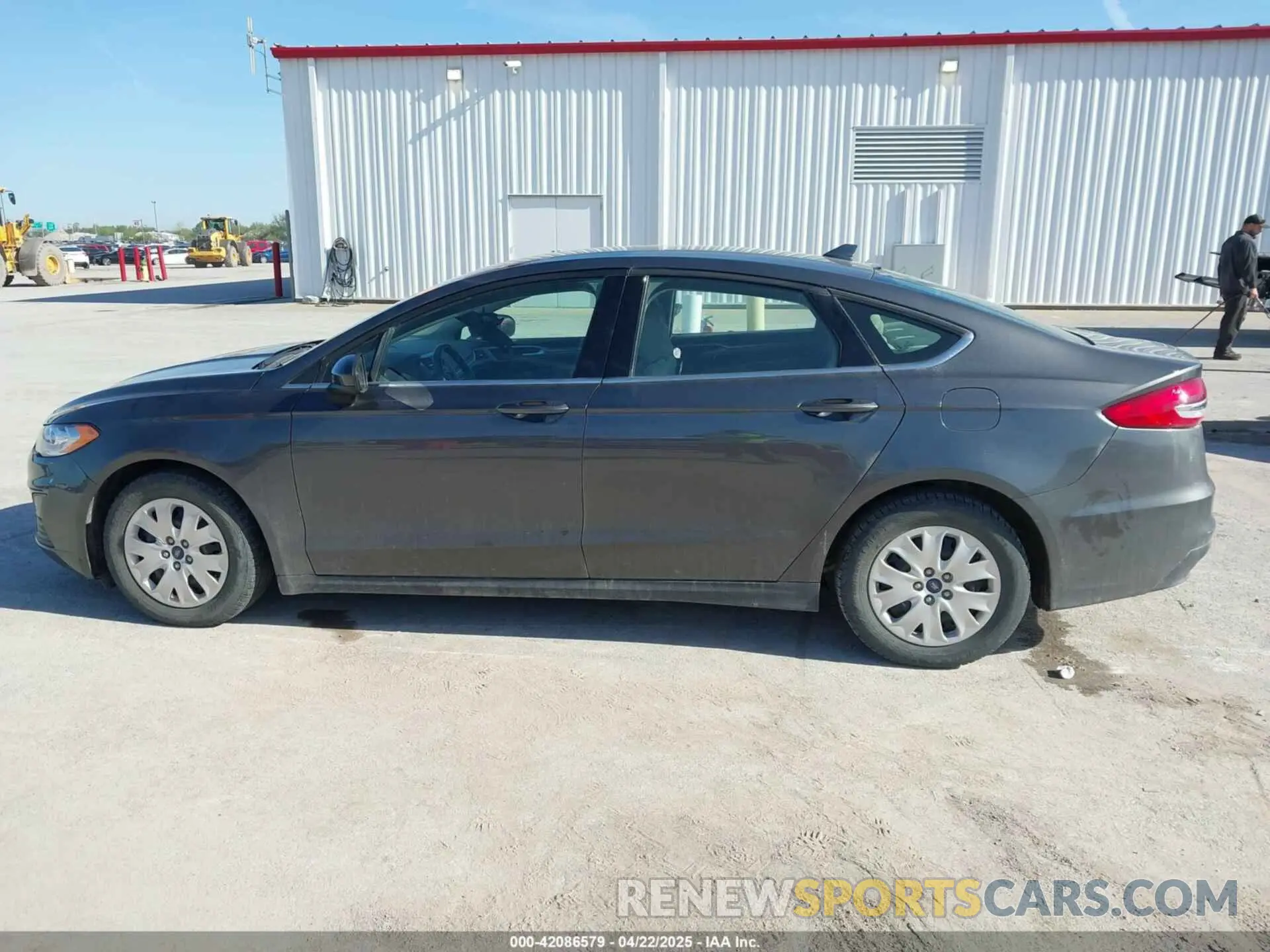 14 Photograph of a damaged car 3FA6P0G76LR122462 FORD FUSION 2020