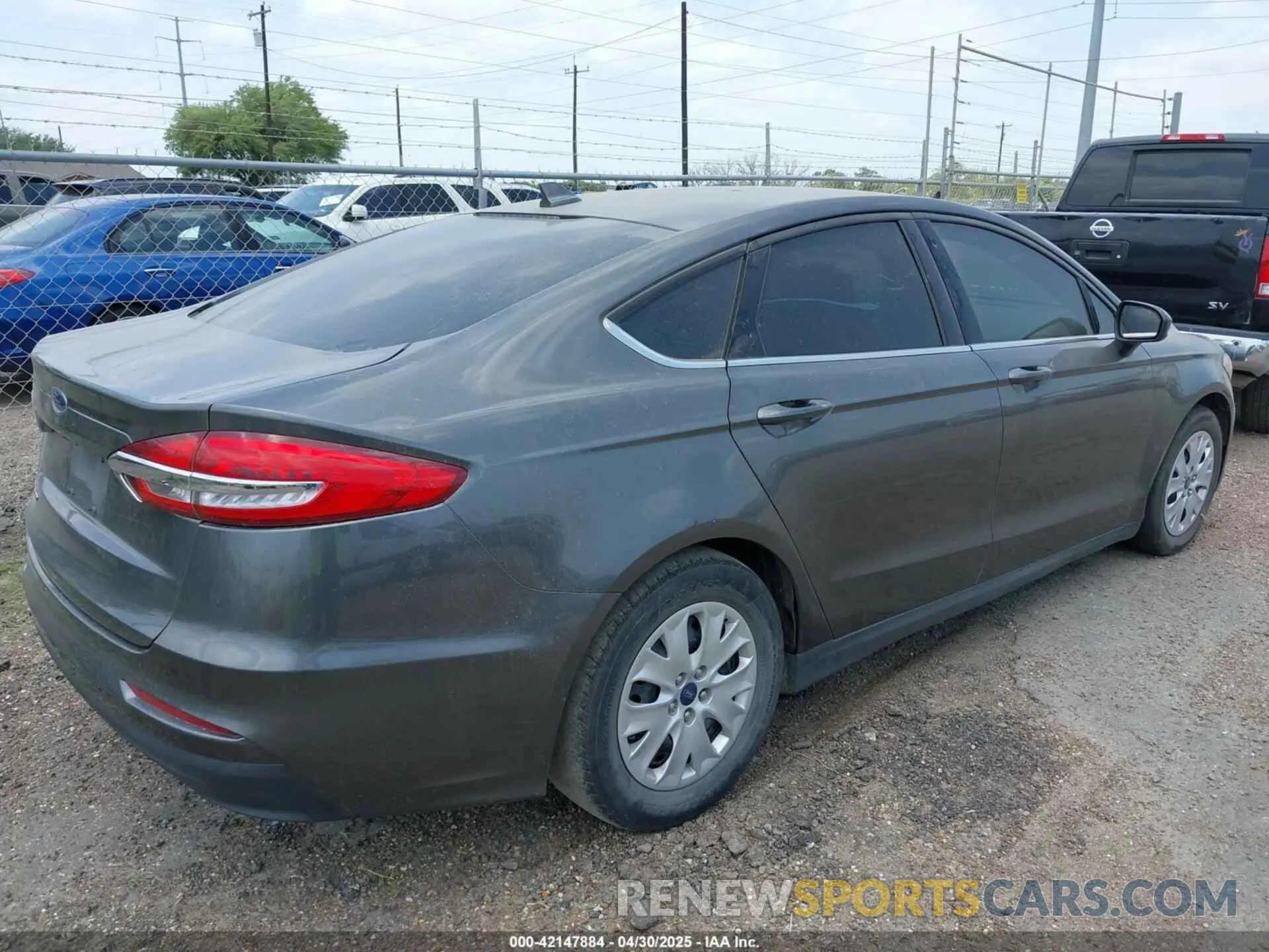 4 Photograph of a damaged car 3FA6P0G76LR228460 FORD FUSION 2020