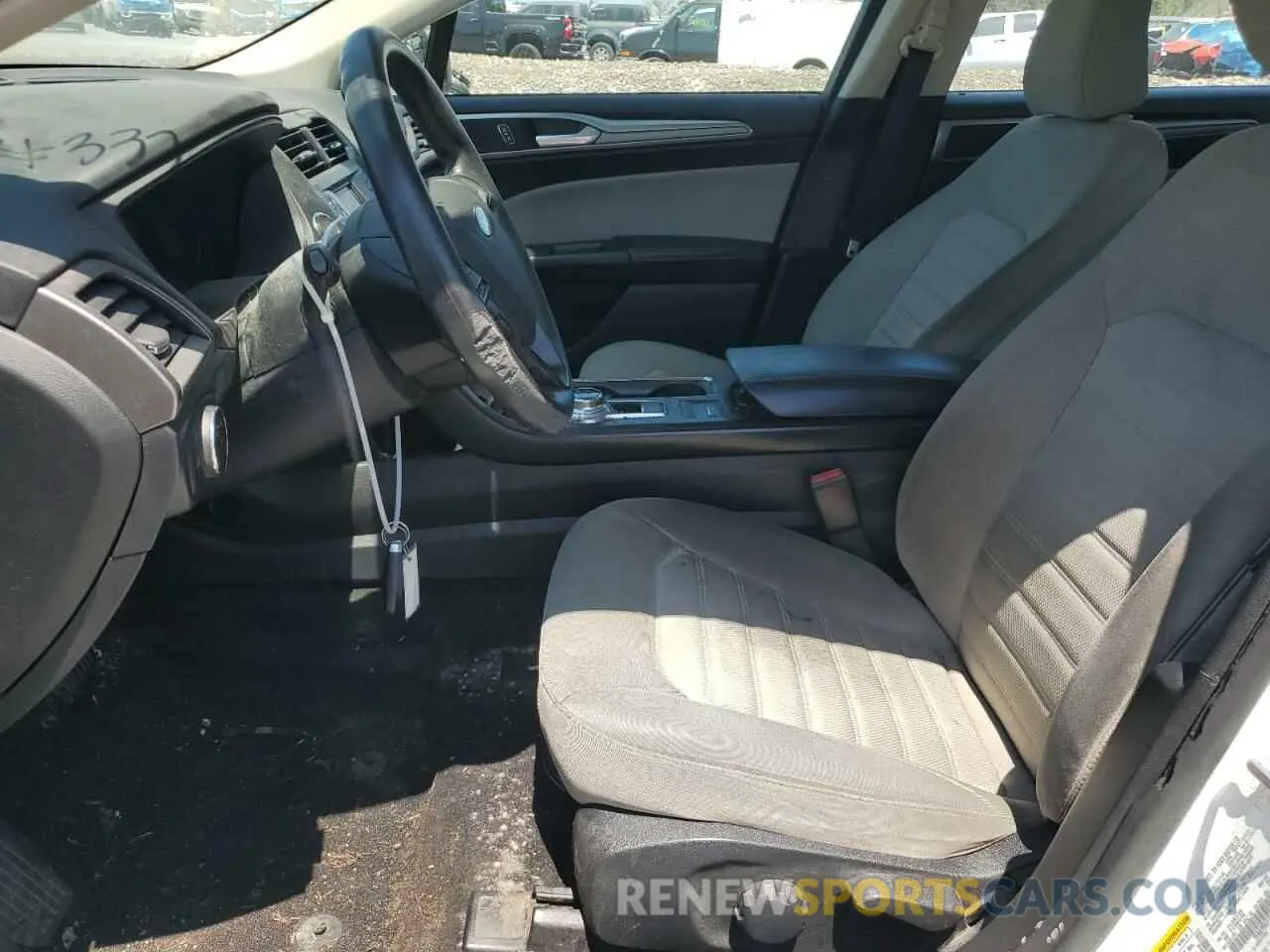 7 Photograph of a damaged car 3FA6P0G77LR104231 FORD FUSION 2020