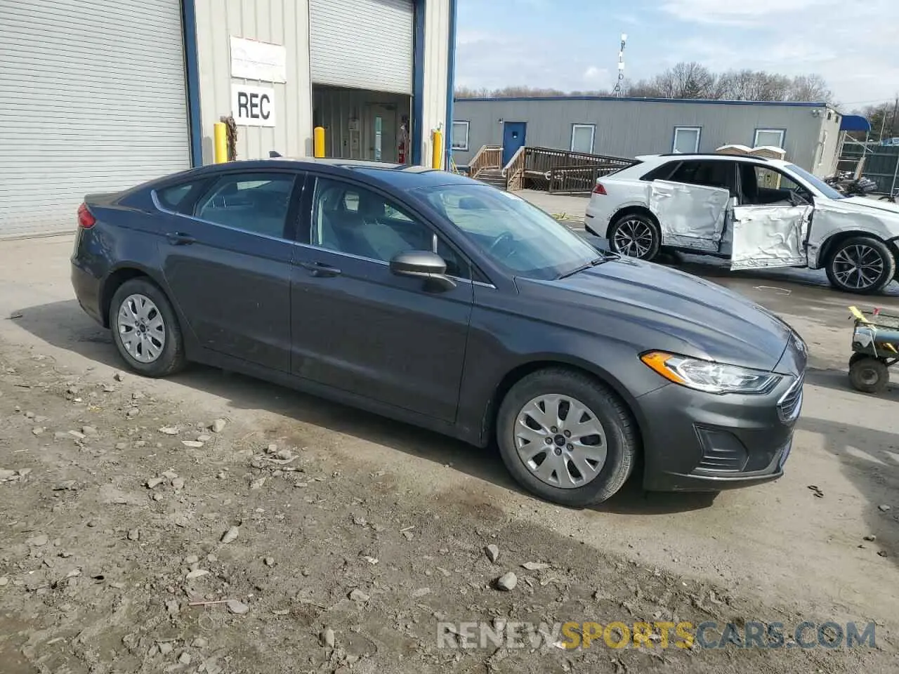 4 Photograph of a damaged car 3FA6P0G77LR118517 FORD FUSION 2020