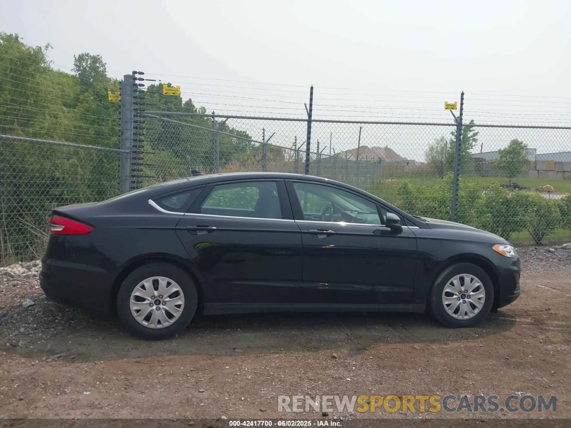 13 Photograph of a damaged car 3FA6P0G77LR261063 FORD FUSION 2020