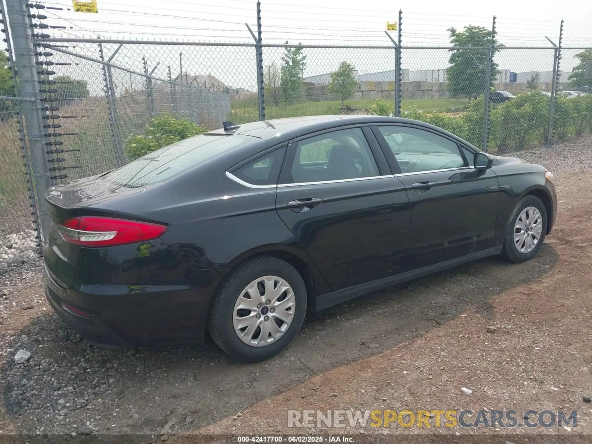 4 Photograph of a damaged car 3FA6P0G77LR261063 FORD FUSION 2020