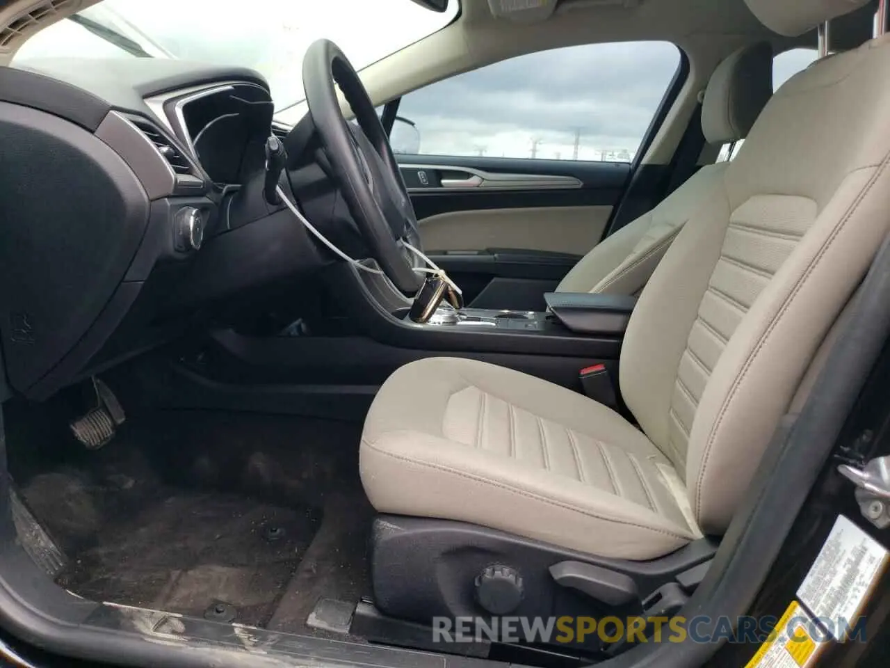 7 Photograph of a damaged car 3FA6P0G77LR264920 FORD FUSION 2020
