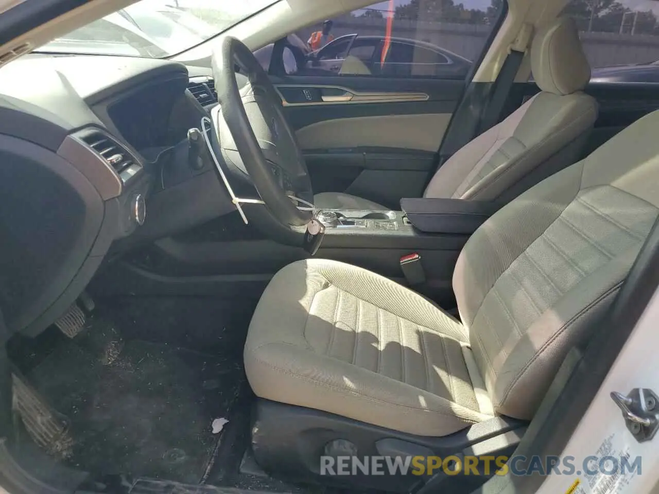 7 Photograph of a damaged car 3FA6P0G78LR120647 FORD FUSION 2020