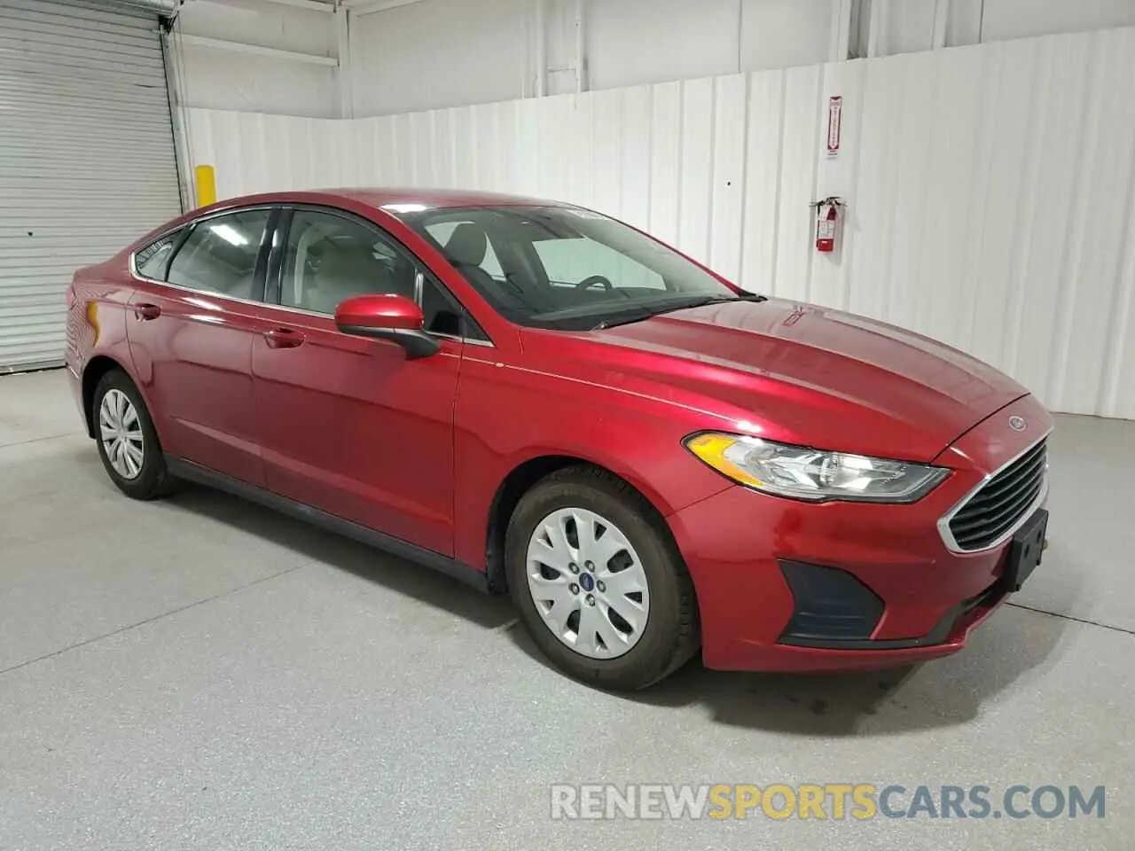 4 Photograph of a damaged car 3FA6P0G78LR135617 FORD FUSION 2020
