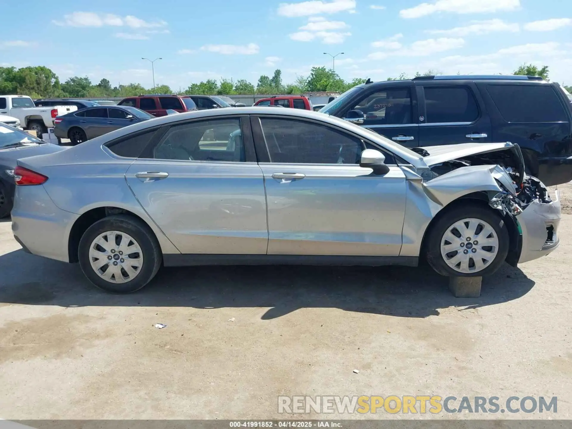 12 Photograph of a damaged car 3FA6P0G79LR169386 FORD FUSION 2020