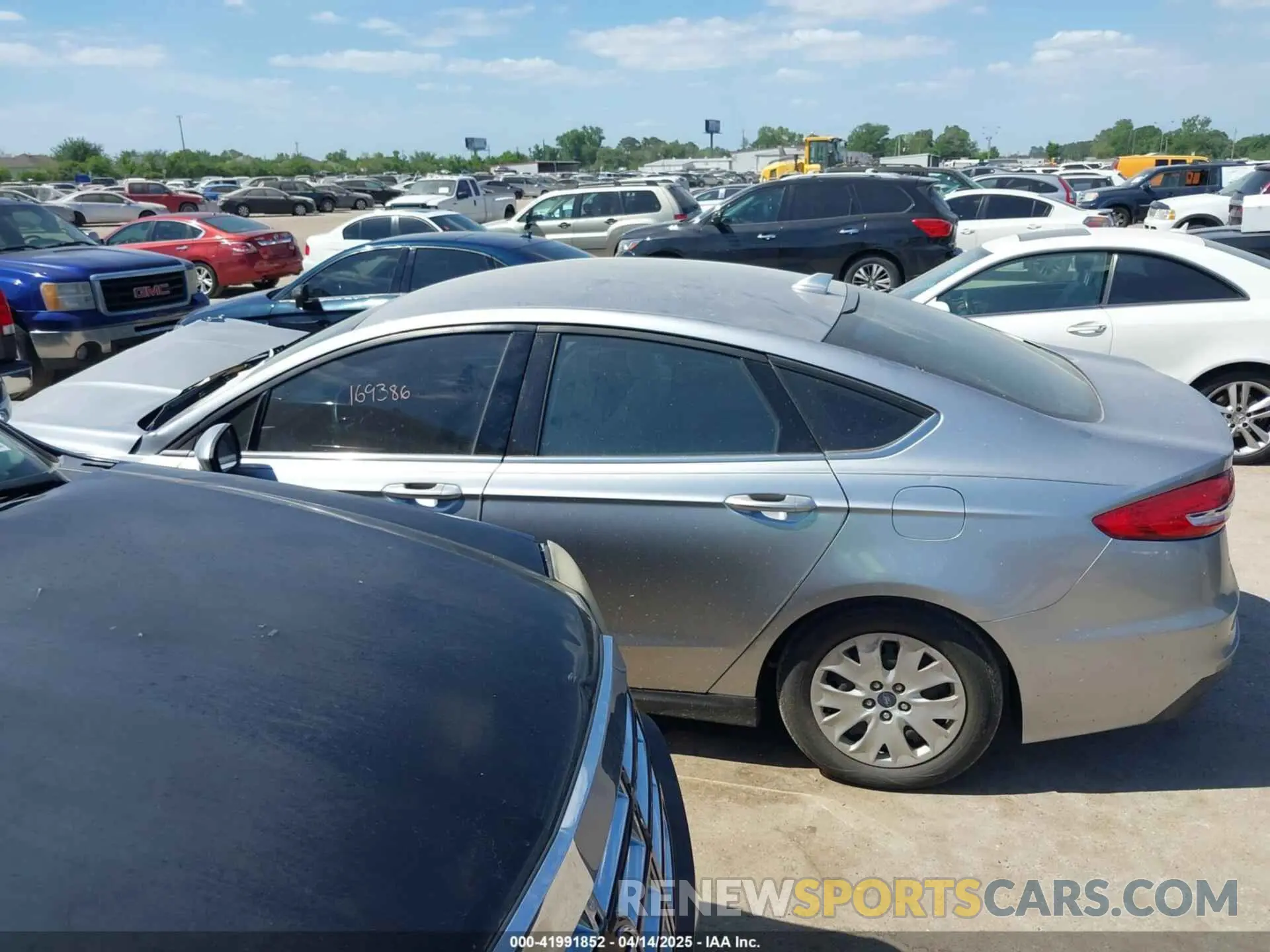 13 Photograph of a damaged car 3FA6P0G79LR169386 FORD FUSION 2020