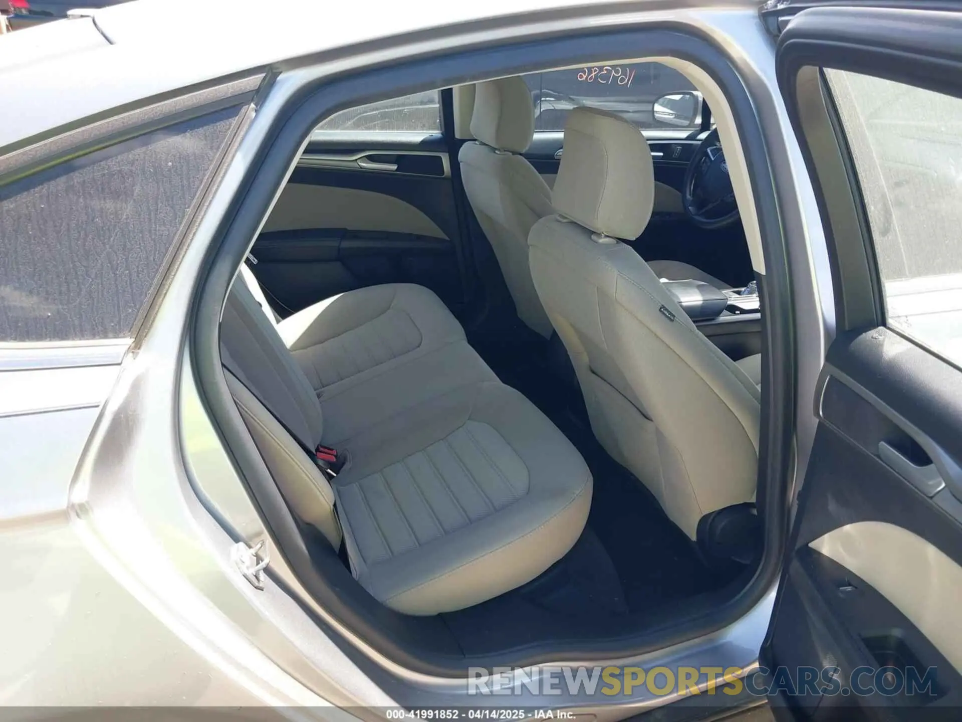 8 Photograph of a damaged car 3FA6P0G79LR169386 FORD FUSION 2020