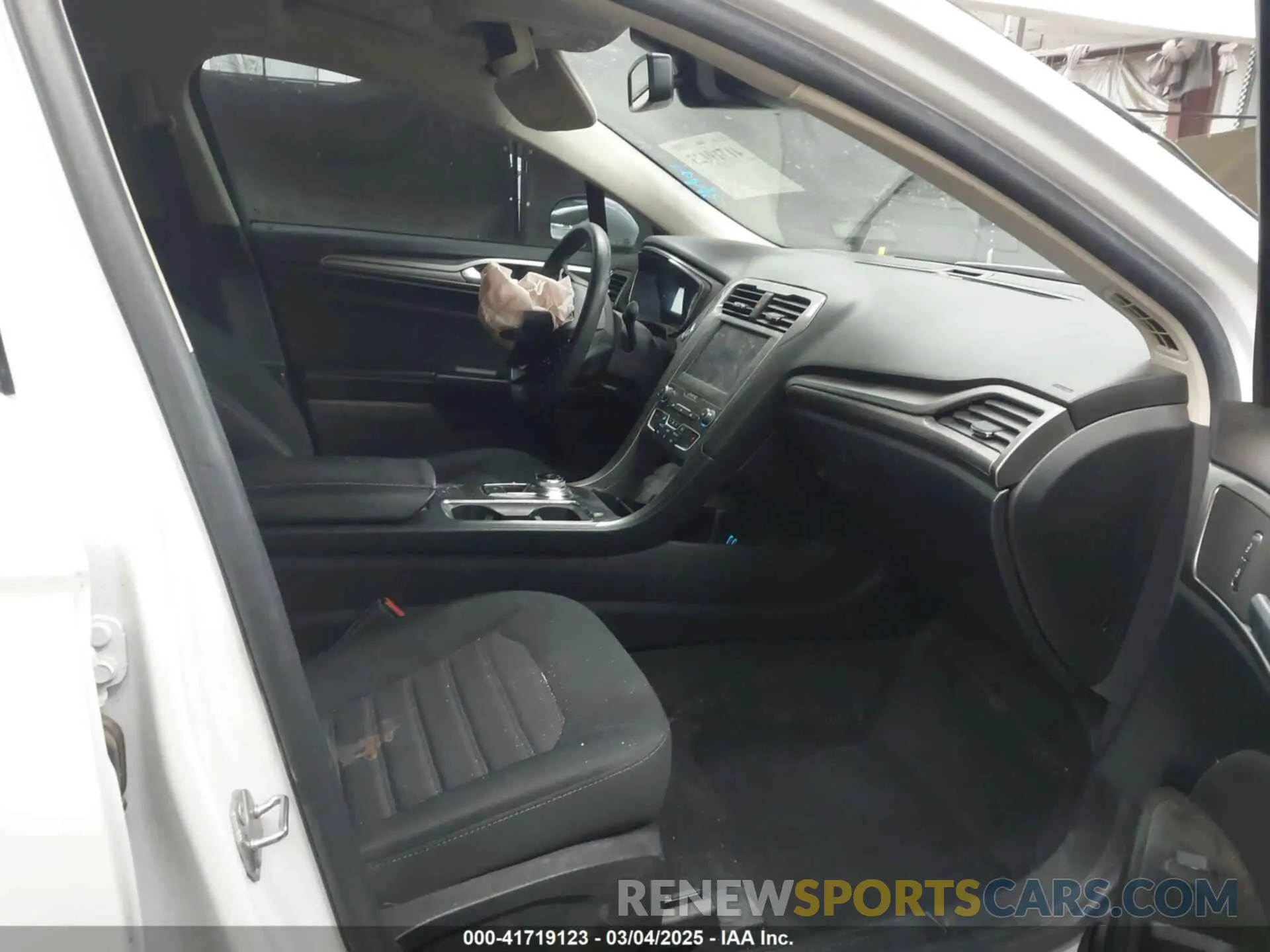 5 Photograph of a damaged car 3FA6P0H70LR155777 FORD FUSION 2020