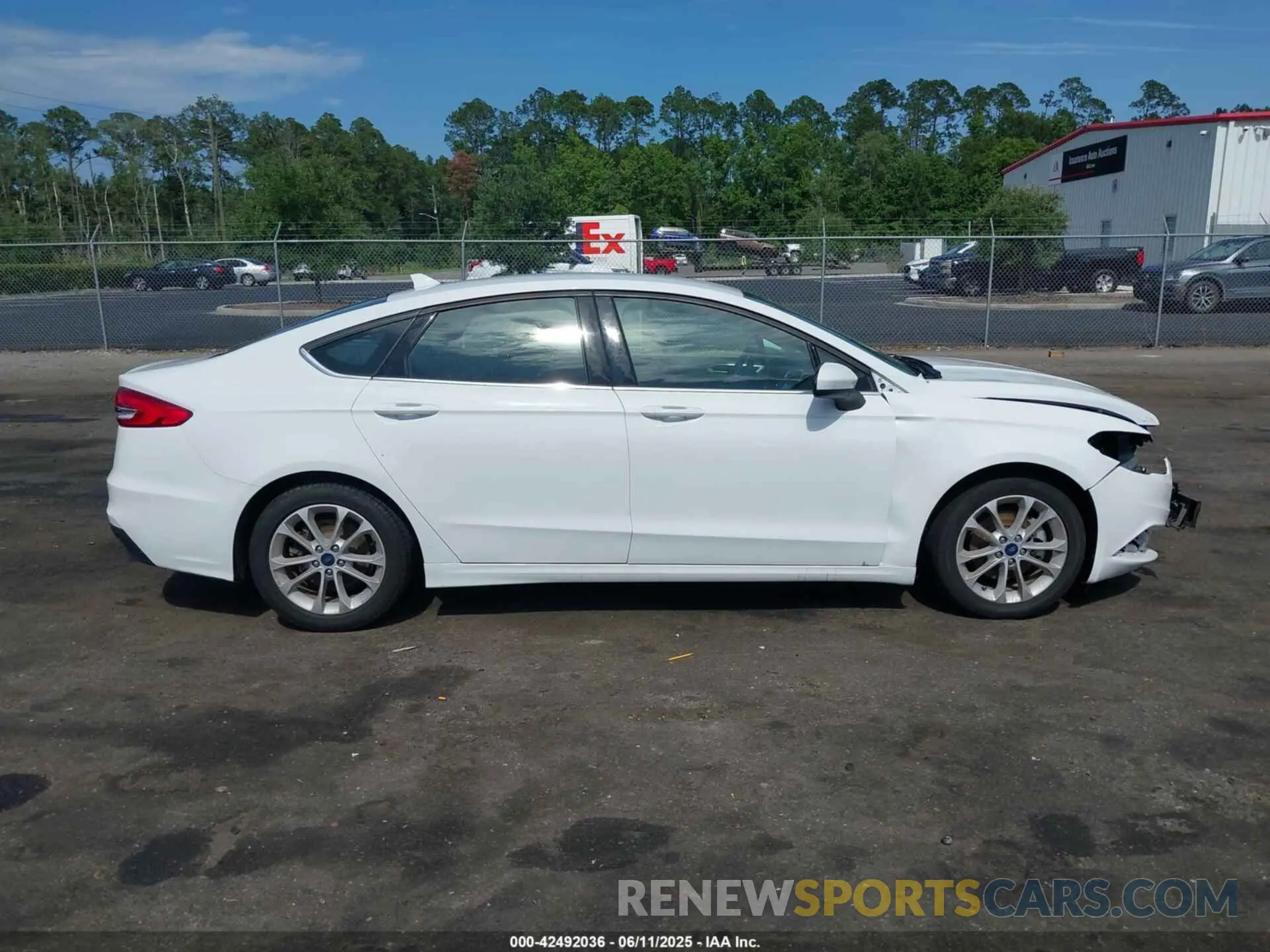 13 Photograph of a damaged car 3FA6P0H78LR237689 FORD FUSION 2020