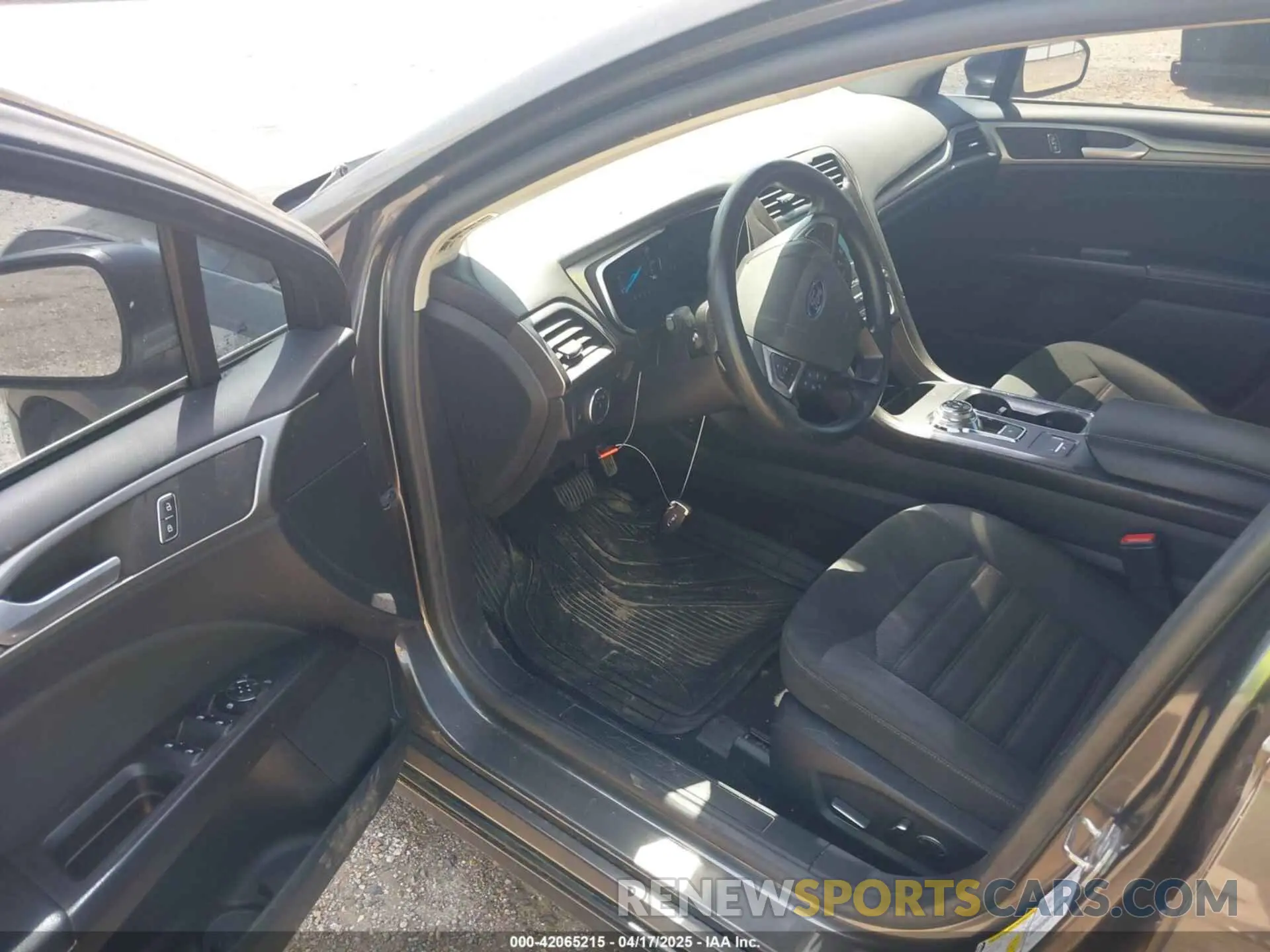 19 Photograph of a damaged car 3FA6P0H79LR118534 FORD FUSION 2020