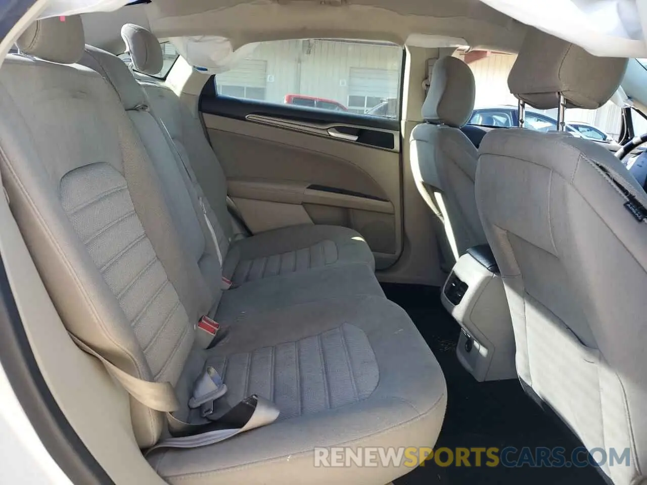 10 Photograph of a damaged car 3FA6P0H7XLR128487 FORD FUSION 2020
