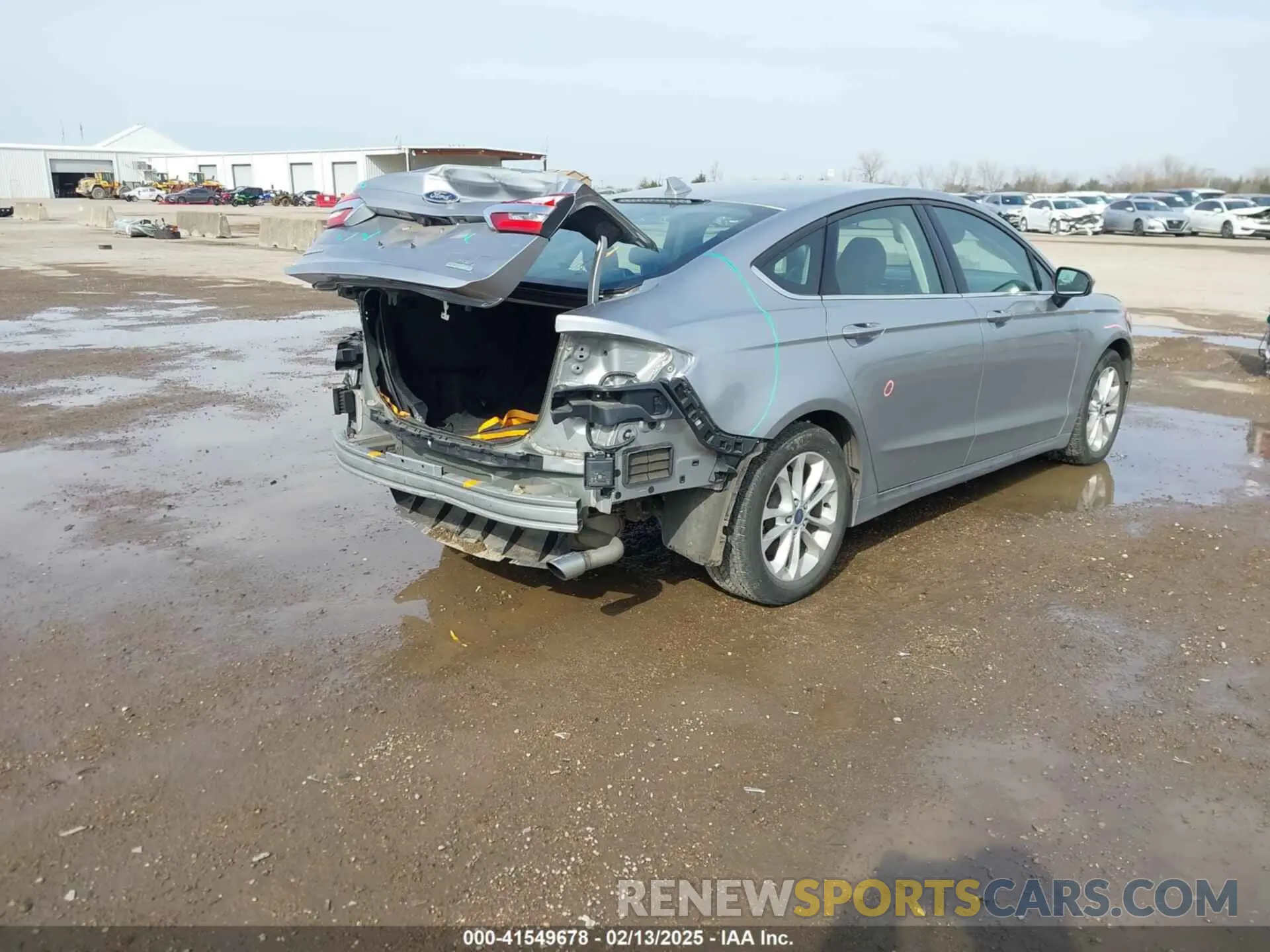 4 Photograph of a damaged car 3FA6P0HD0LR111008 FORD FUSION 2020